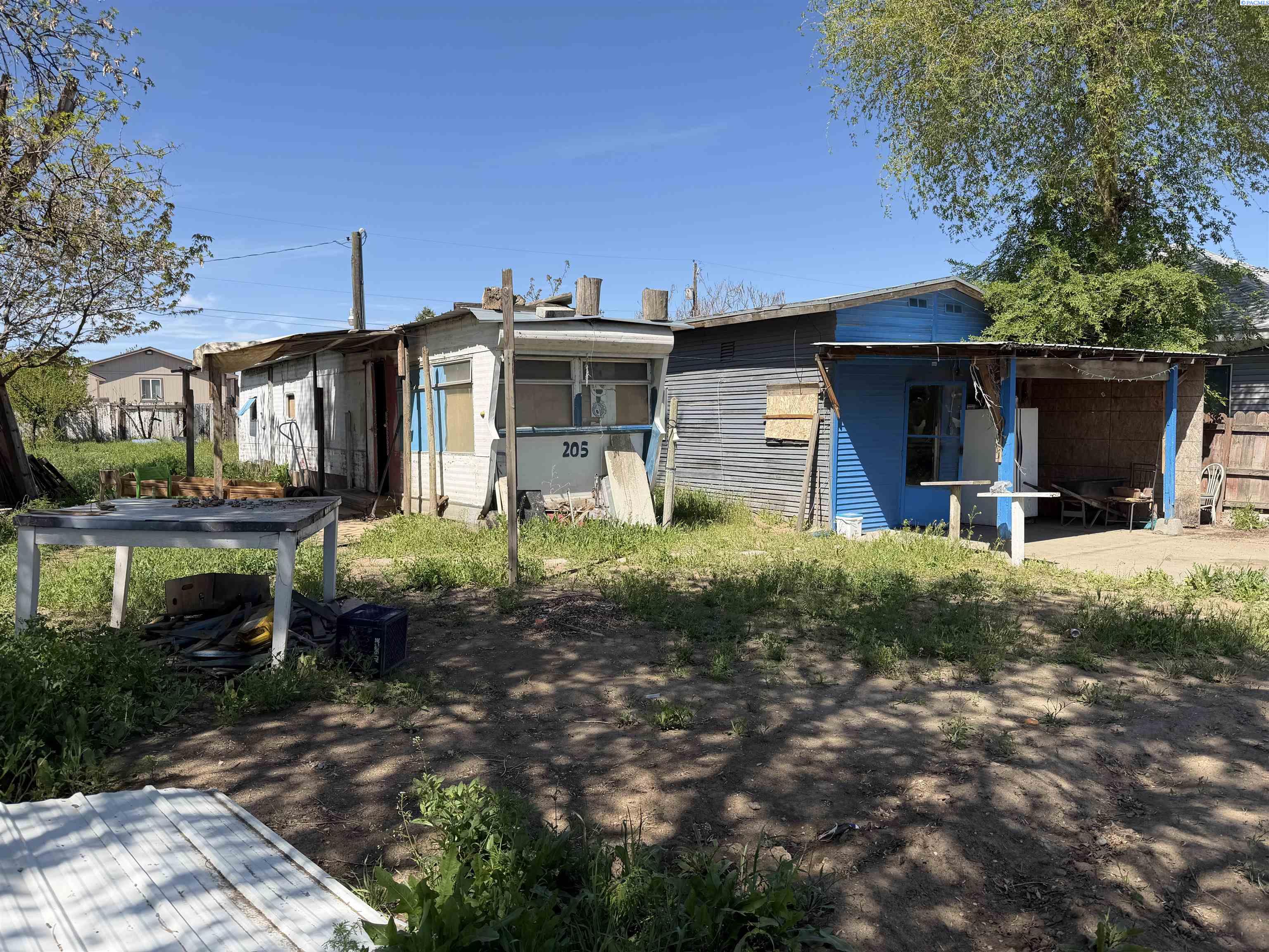 205 S Oak Ave, Warden WA 98857