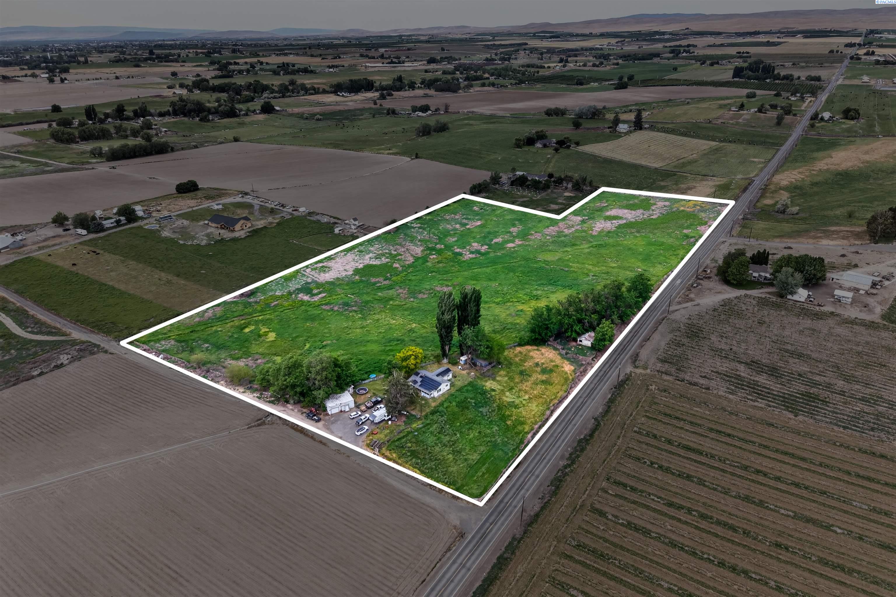 1300 Dekker Rd, Outlook WA 98938