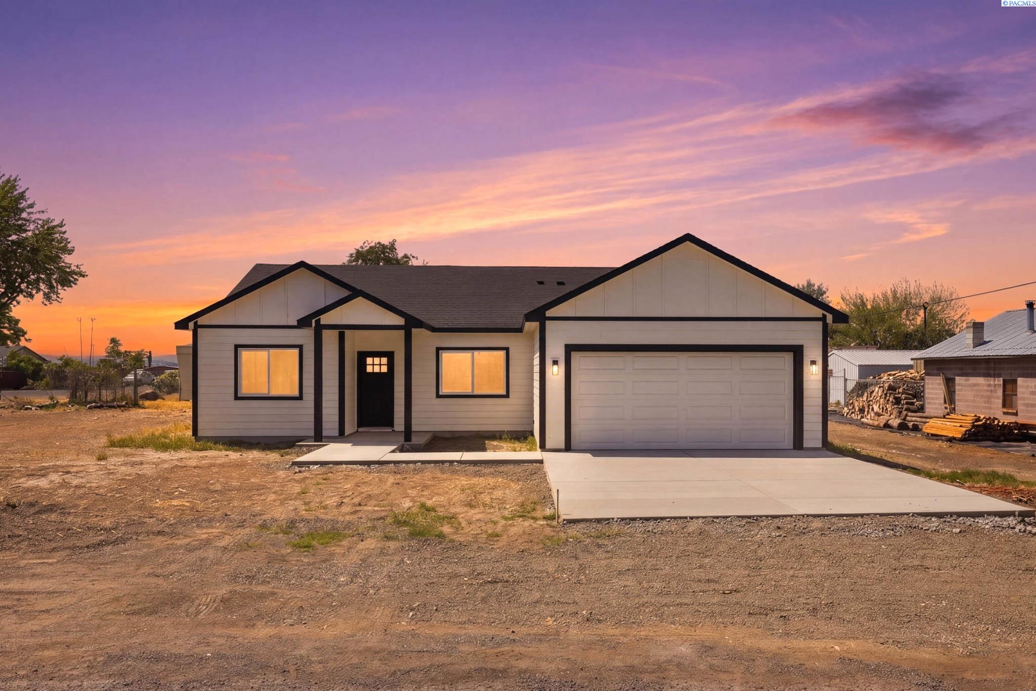 71 Third Ave, Burbank, WA 99323
