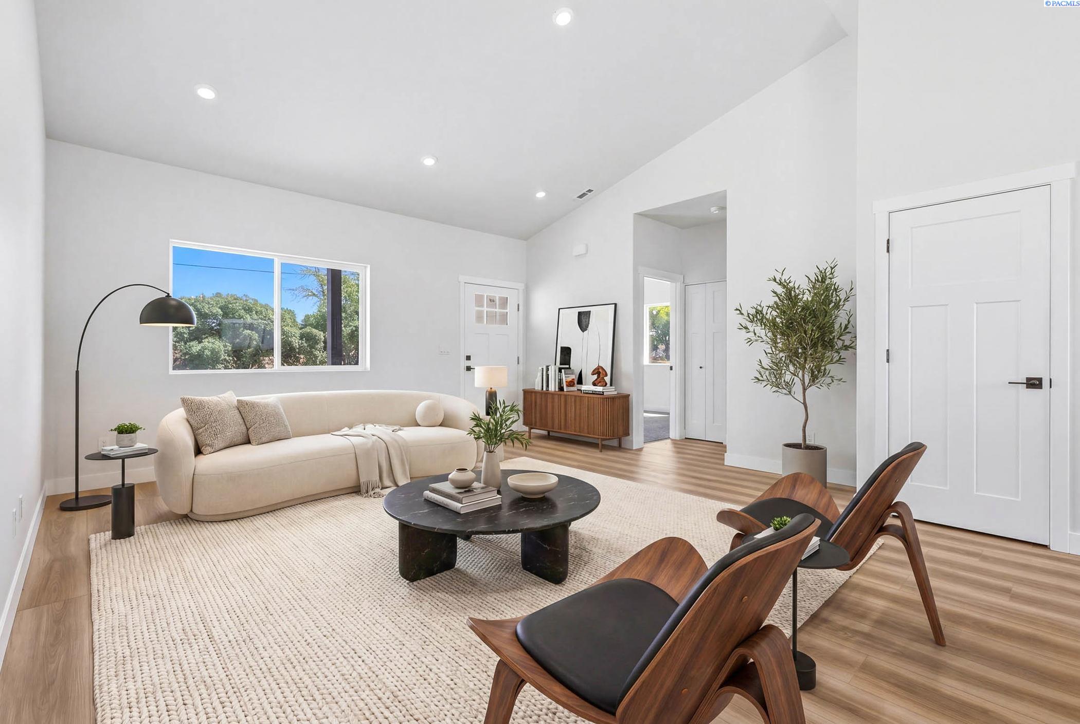 71 Third Ave, Burbank, WA 99323