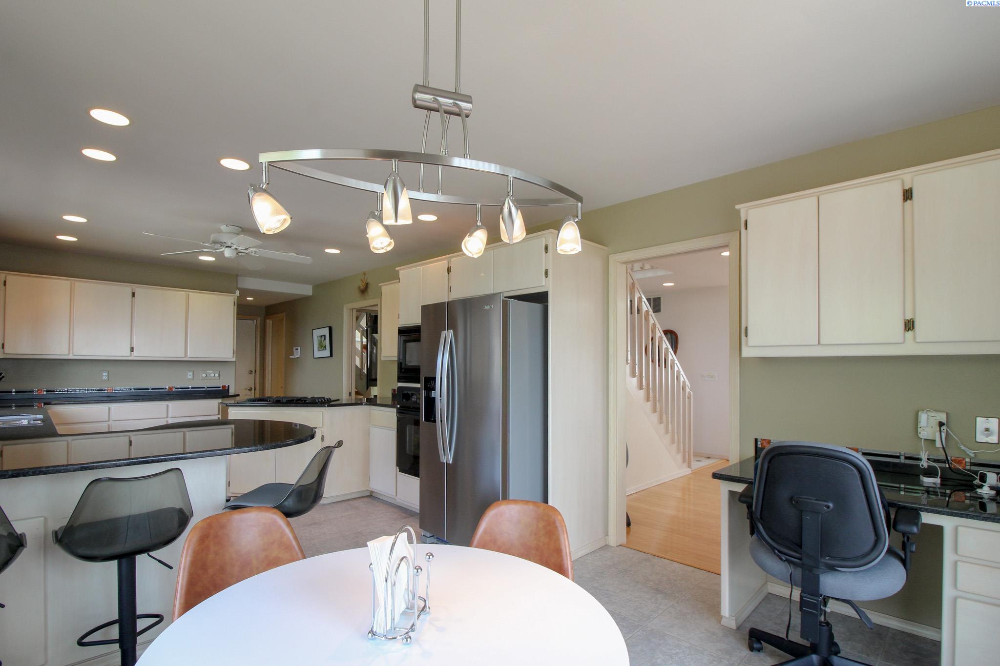 2141 Columbia River Rd, Pasco, WA 99301