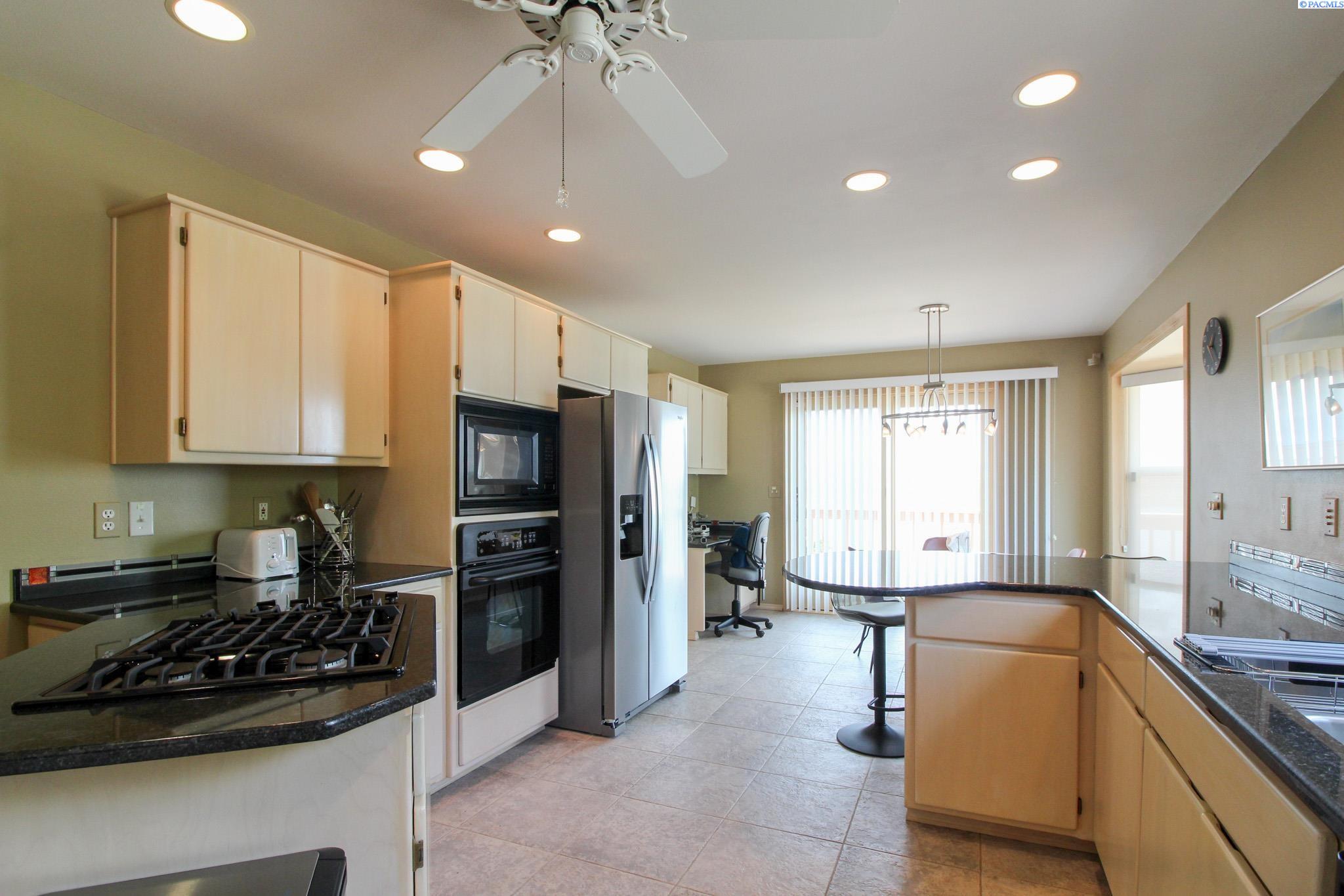 2141 Columbia River Rd, Pasco, WA 99301