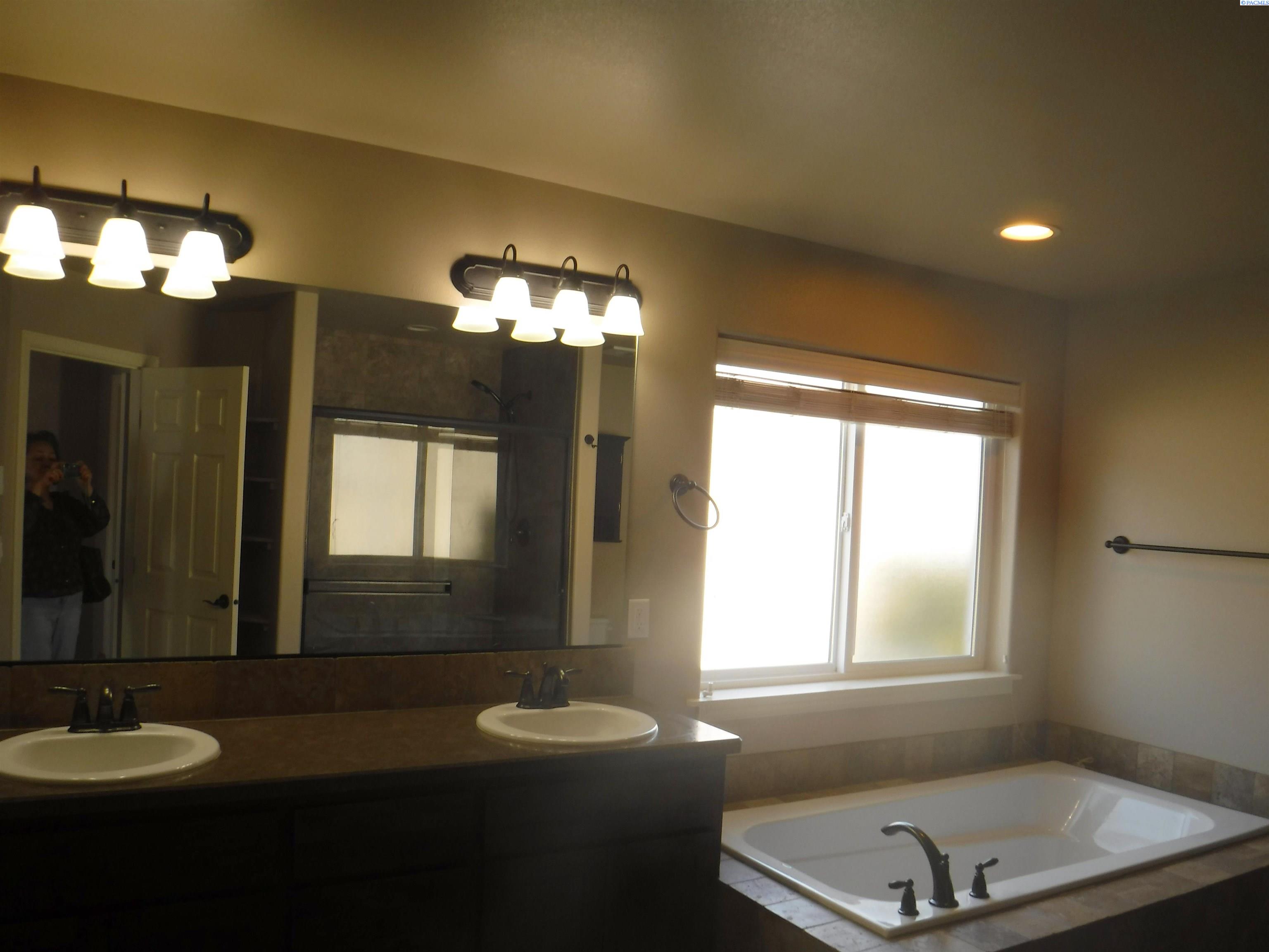 1080 Montana St, Kennewick, WA 99336