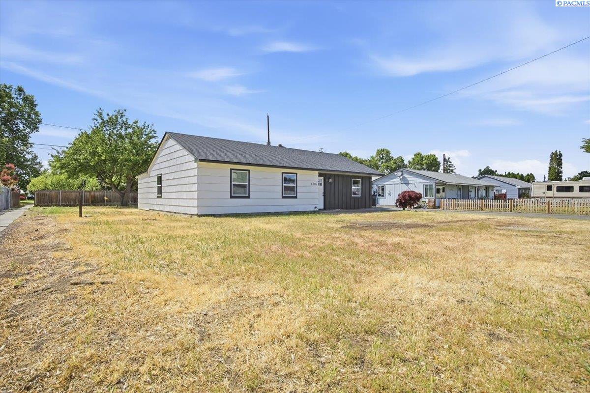 1207 Acacia Ave, Richland, WA 99354