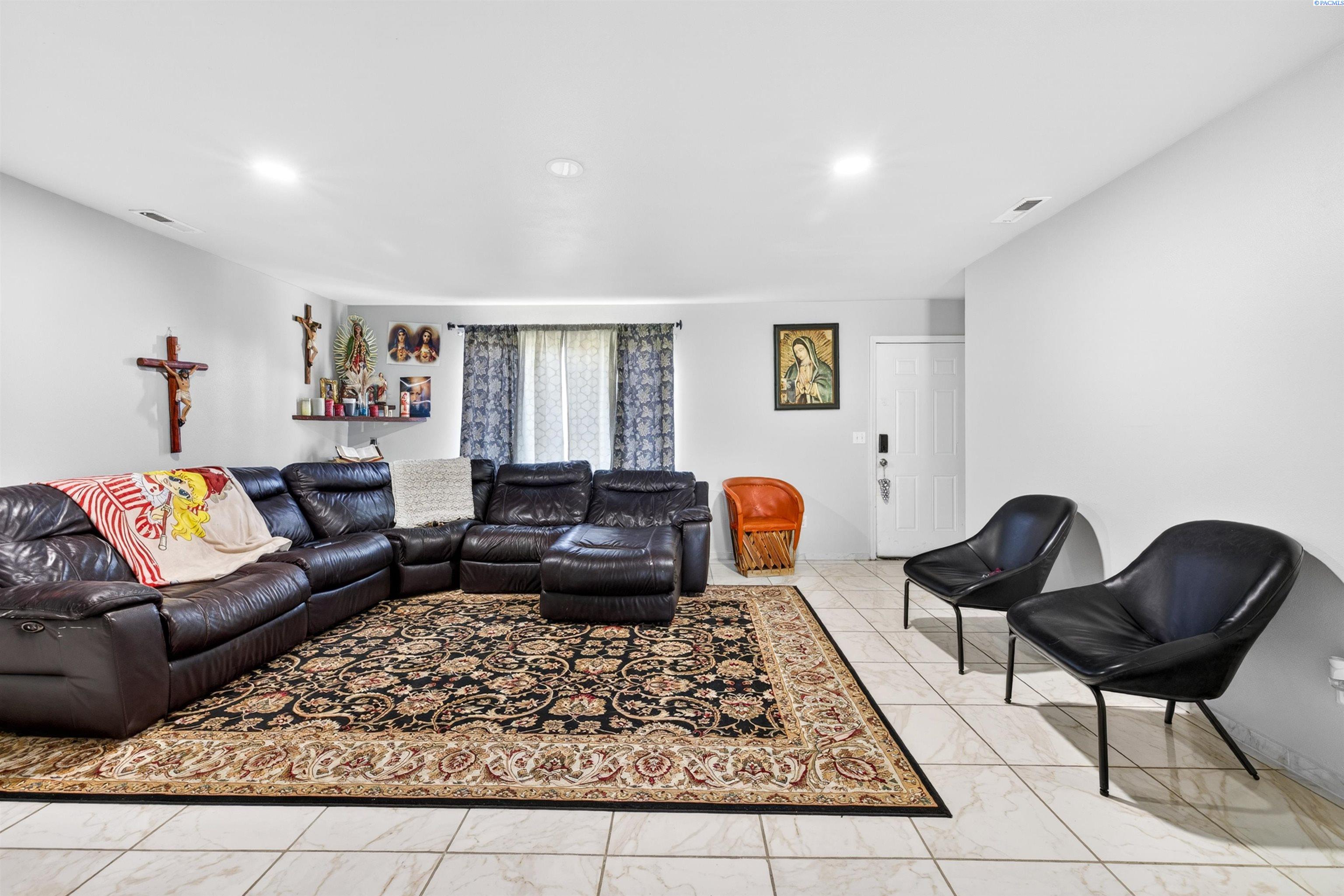 3805 Estrella Dr, Pasco, WA 99301