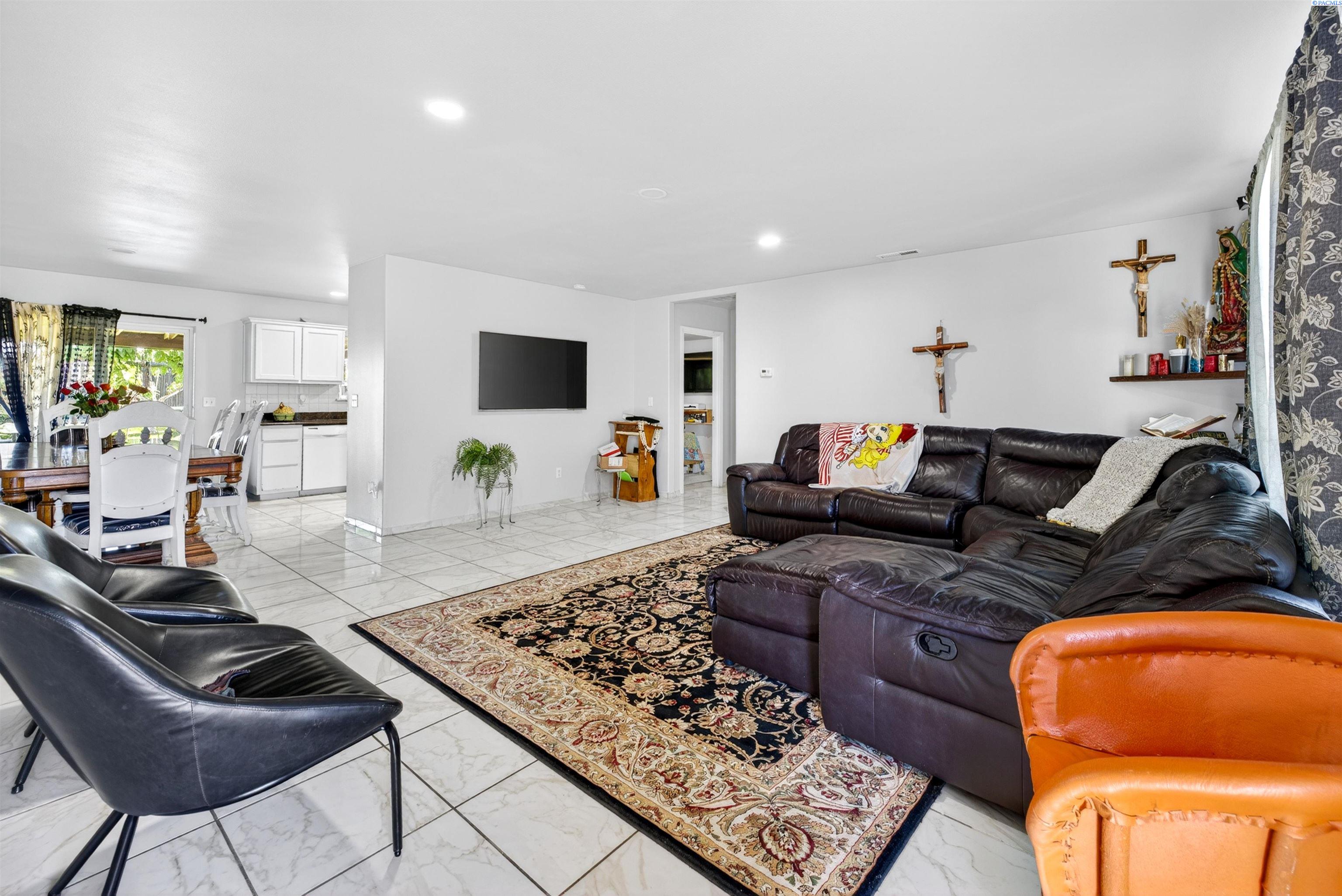 3805 Estrella Dr, Pasco, WA 99301