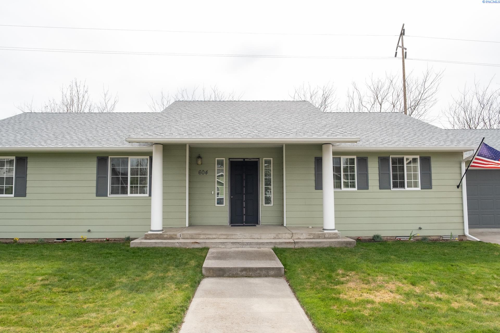 604 Mockingbird , College Place, WA 99324