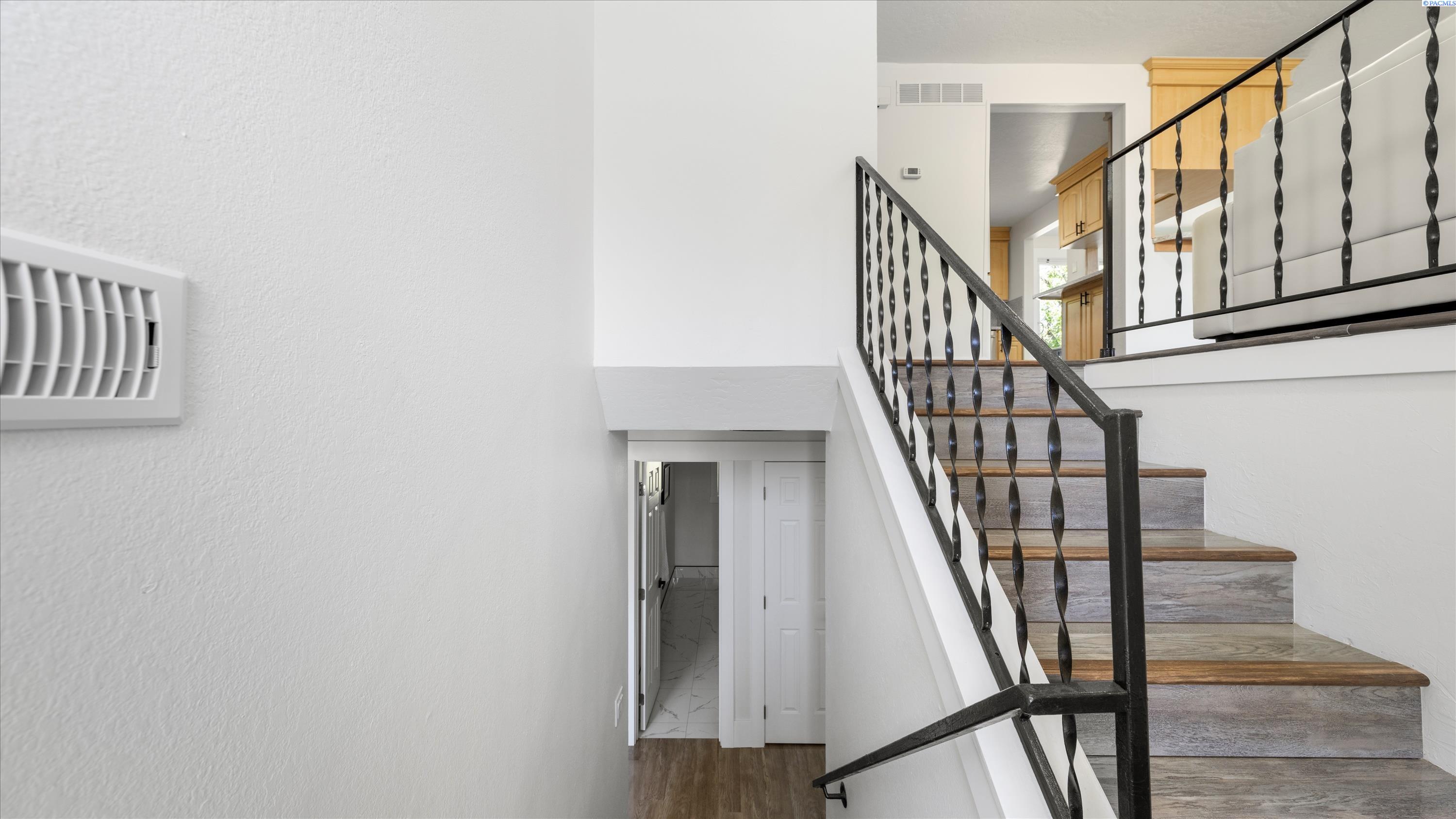 6003 Okanogan Loop, Kennewick, WA 99336