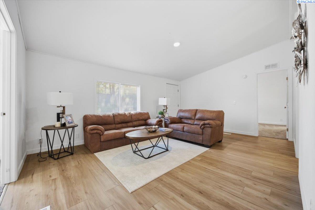 400 14th St Unit 20 #20, Benton City, WA 99320