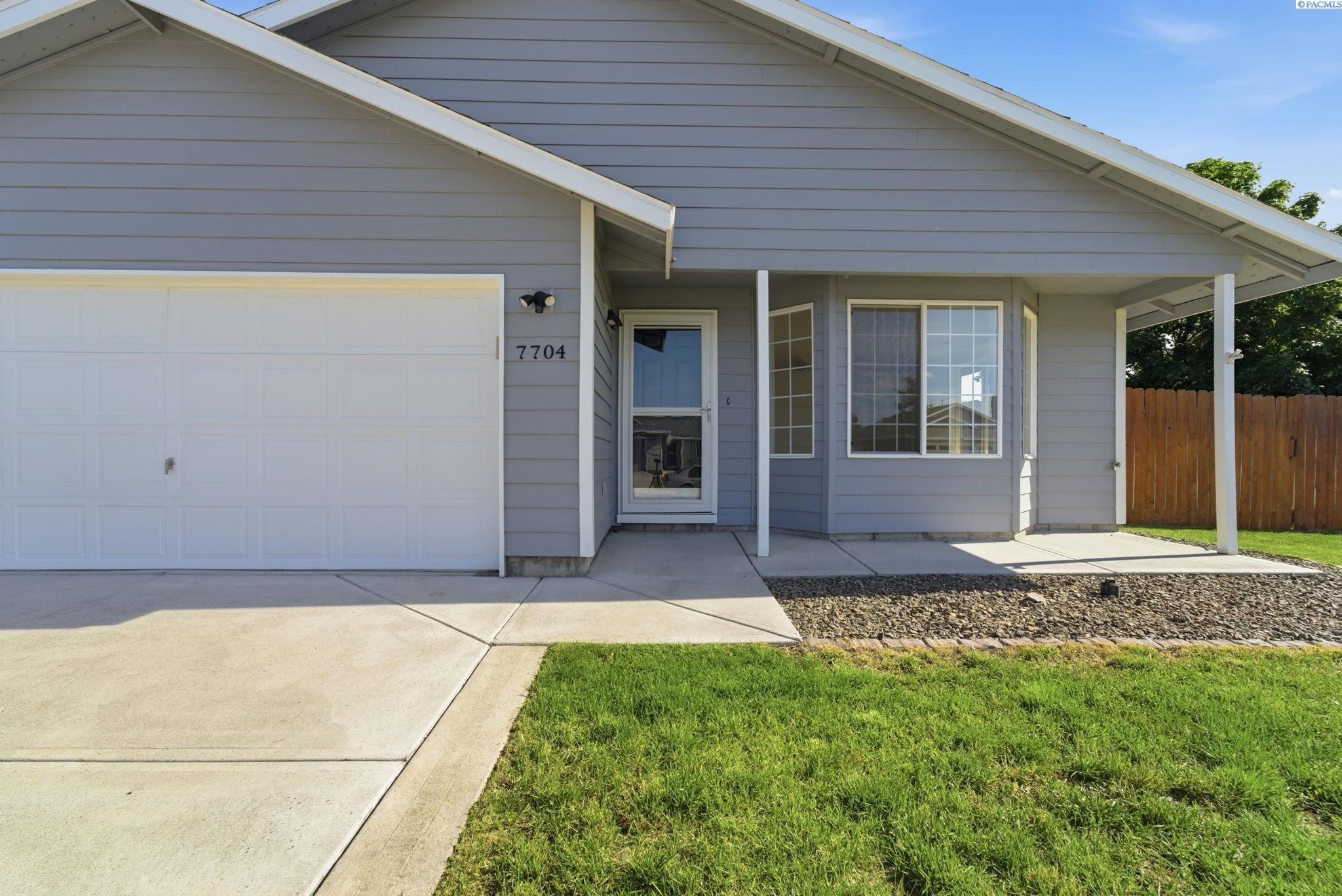 7704 Bonilla Dr, Pasco, WA 99301