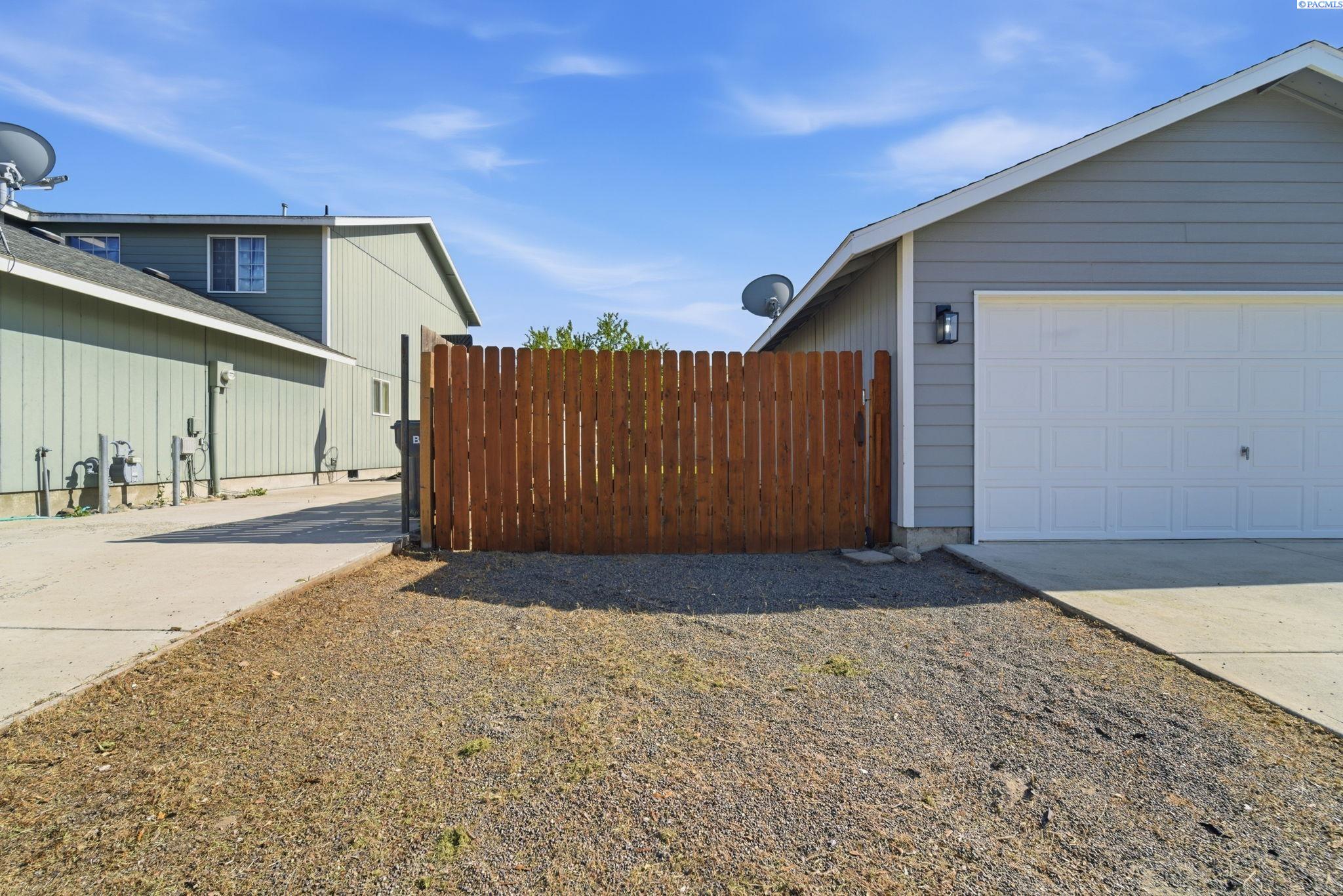 7704 Bonilla Dr, Pasco, WA 99301