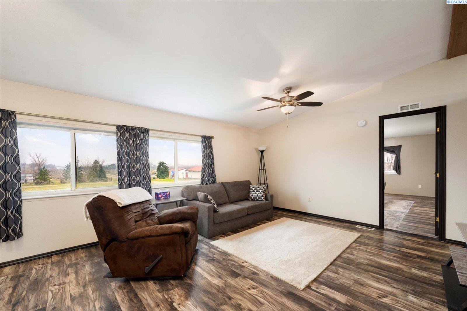 27404 Ambassador Pr Ne, Benton City, WA 99320