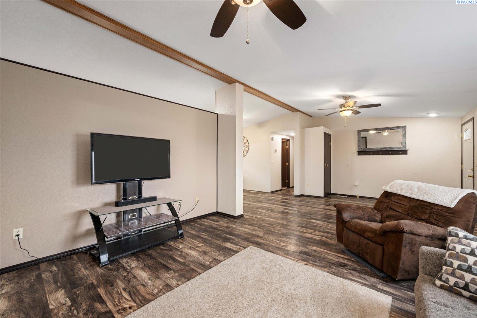 27404 Ambassador Pr Ne, Benton City, WA 99320