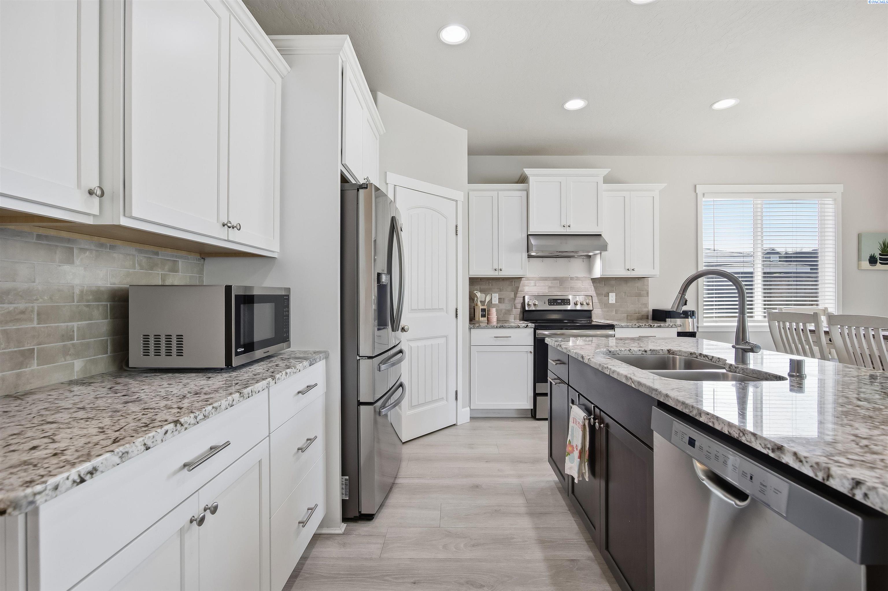 7003 32nd Ave, Kennewick, WA 99338