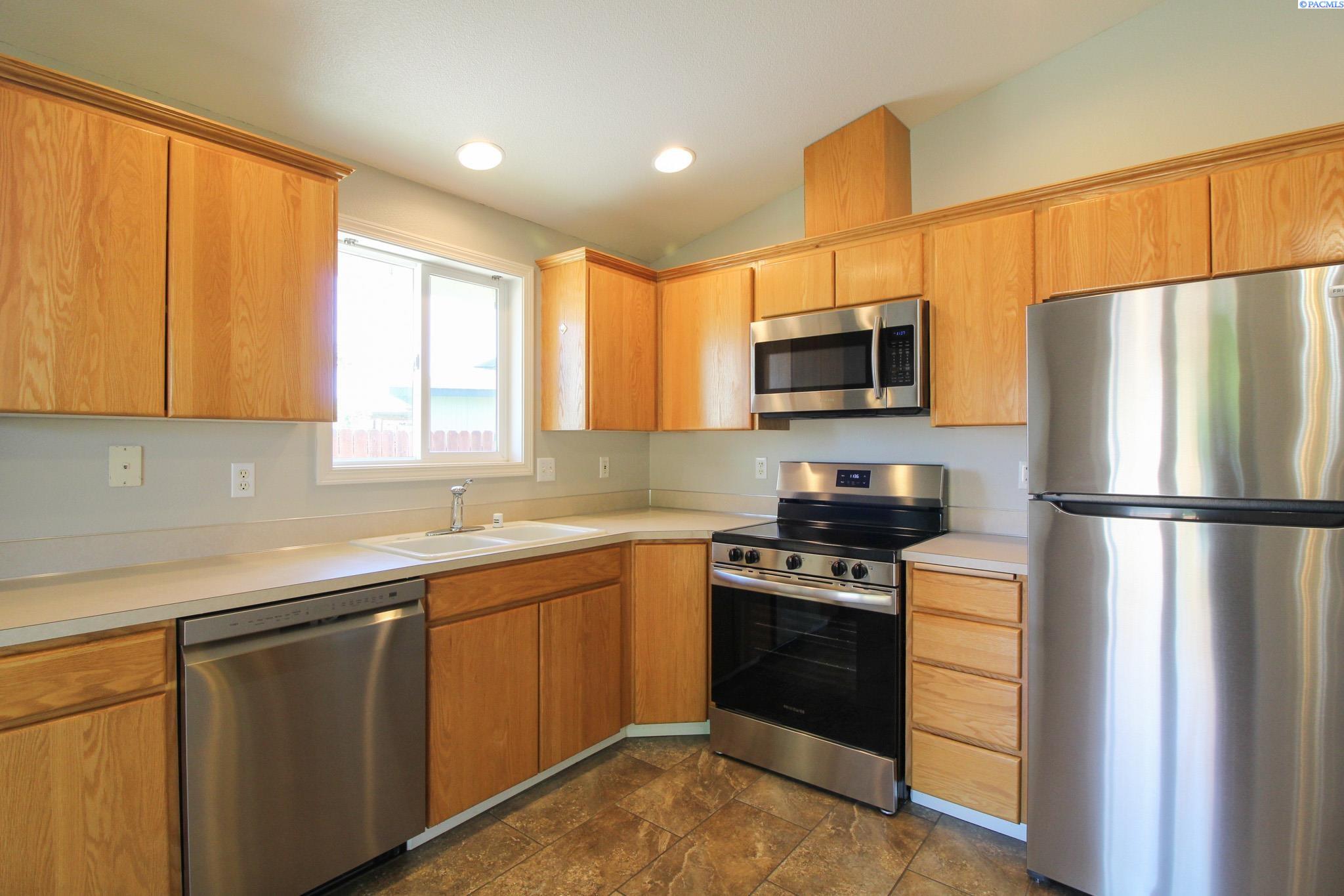 8315 Wrigley Dr, Pasco, WA 99301