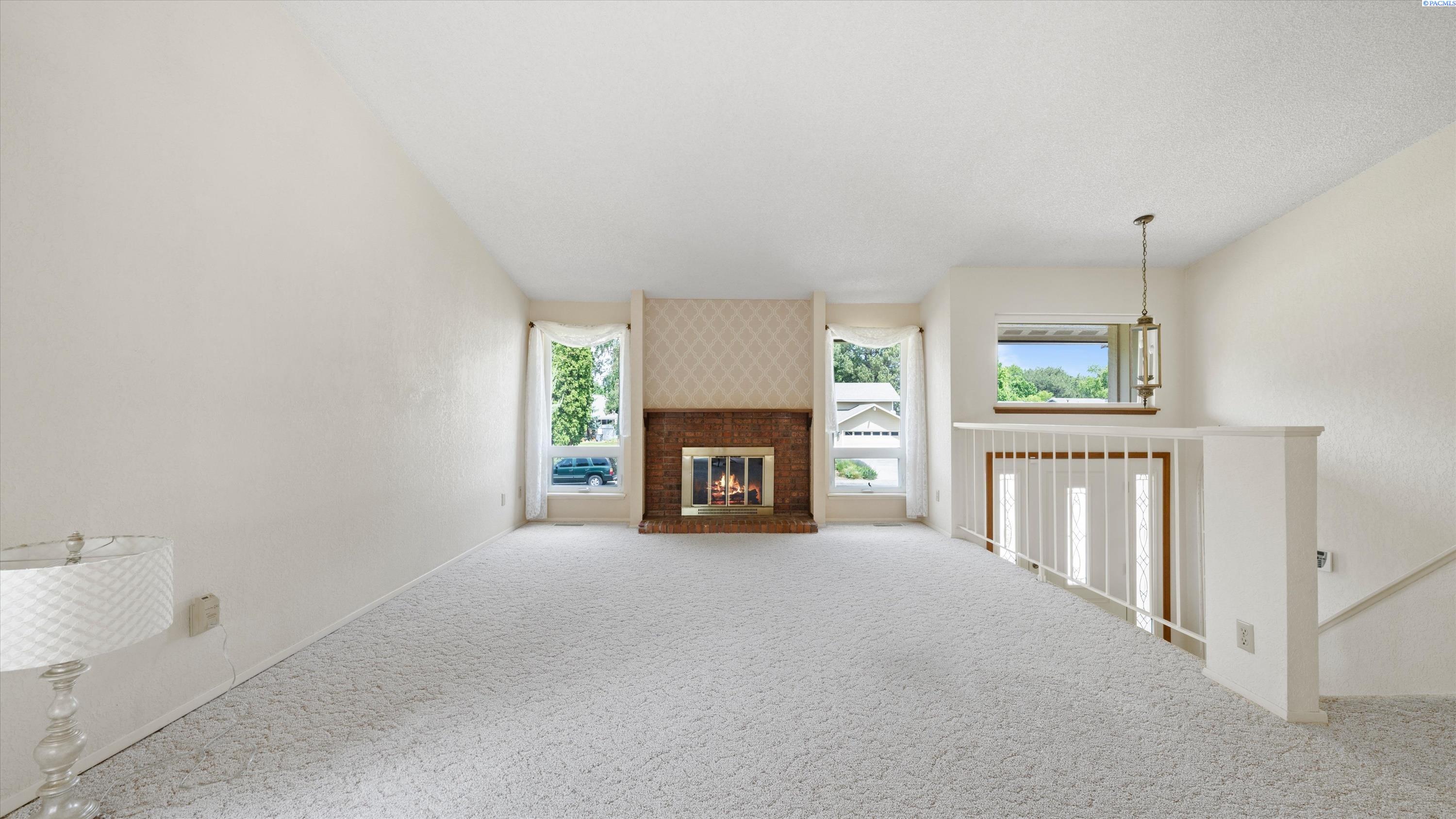 135 Patton St, Richland, WA 99354