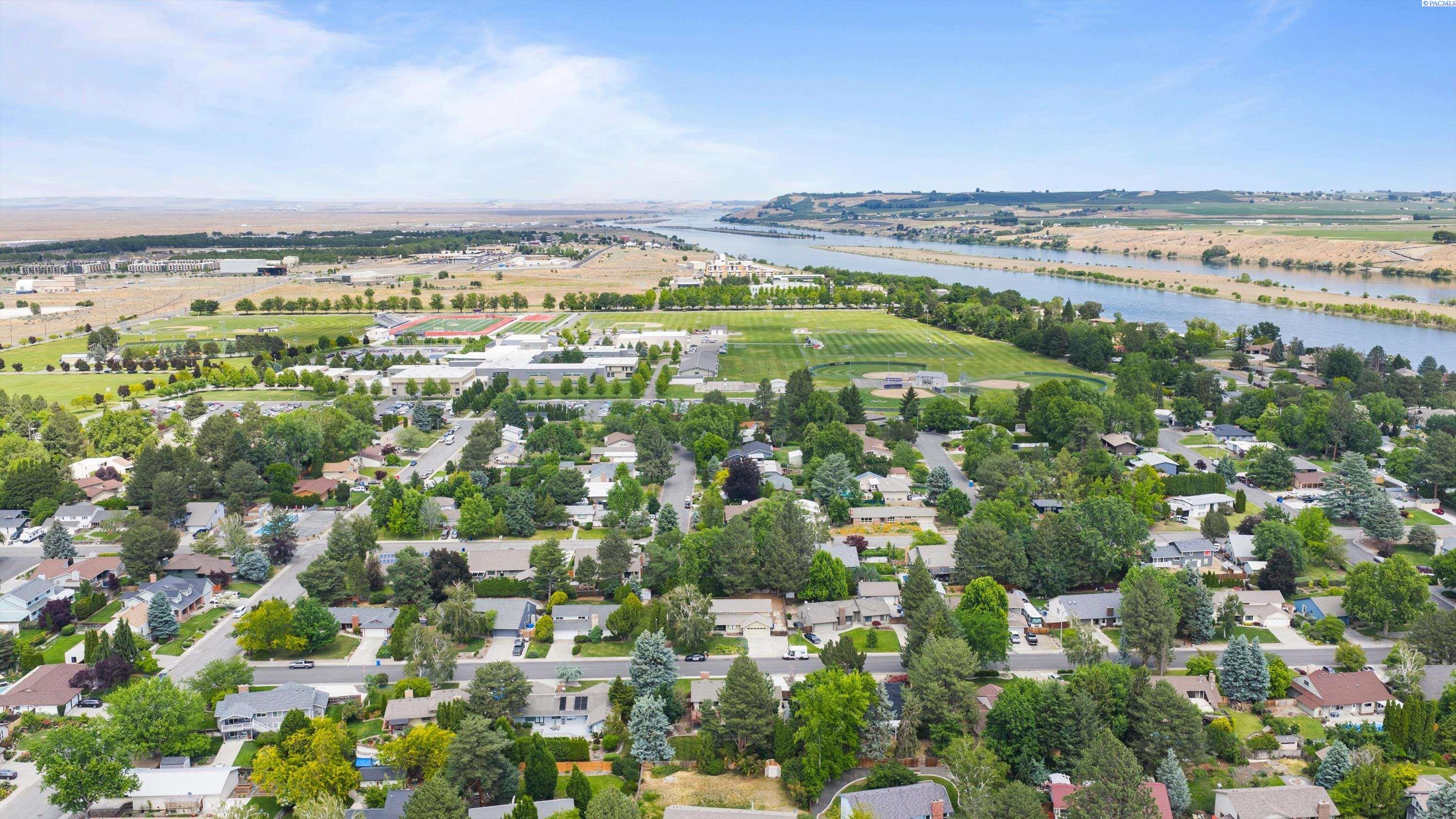 135 Patton St, Richland, WA 99354