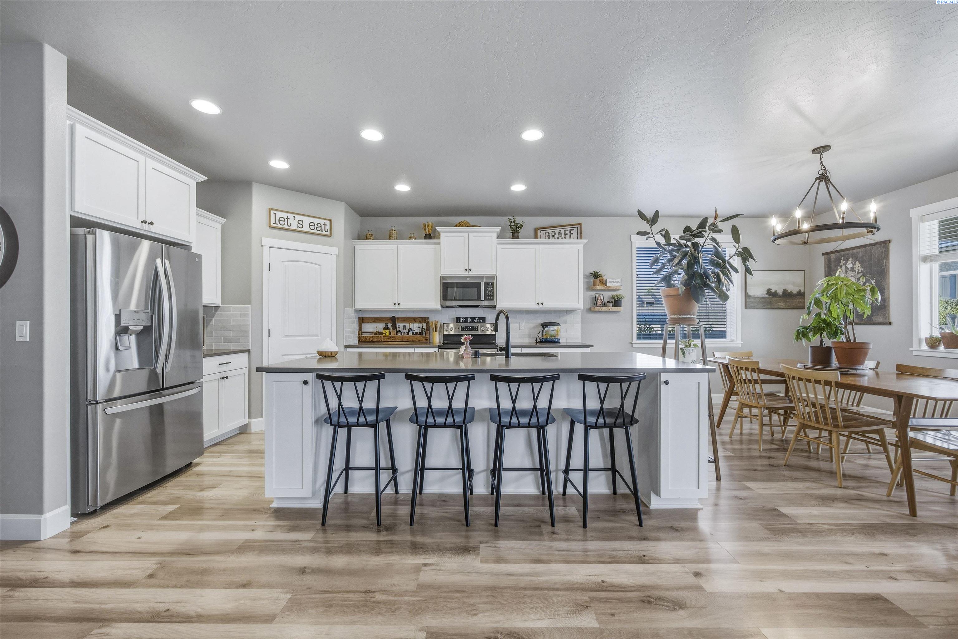7037 35th Ave, Kennewick, WA 99338