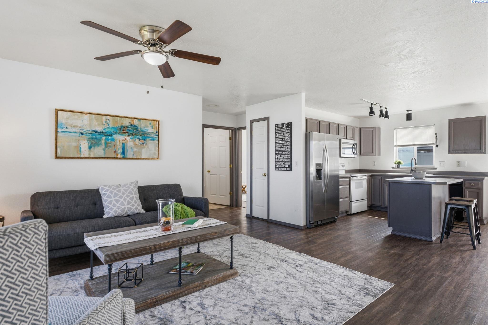 3415 Hawthorne Ln, Pasco, WA 99301