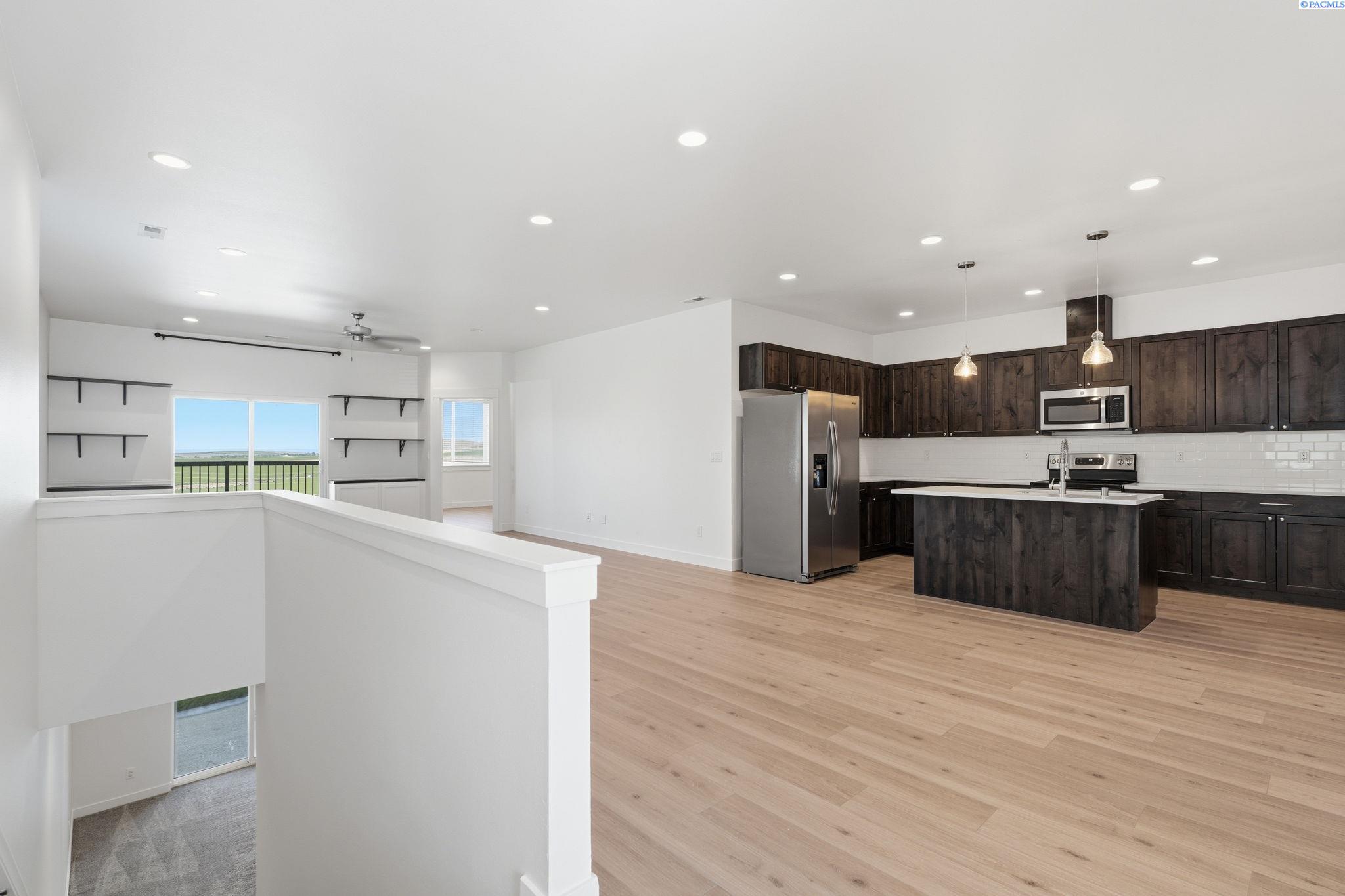 413 Bedrock Loop, West Richland, WA 99353