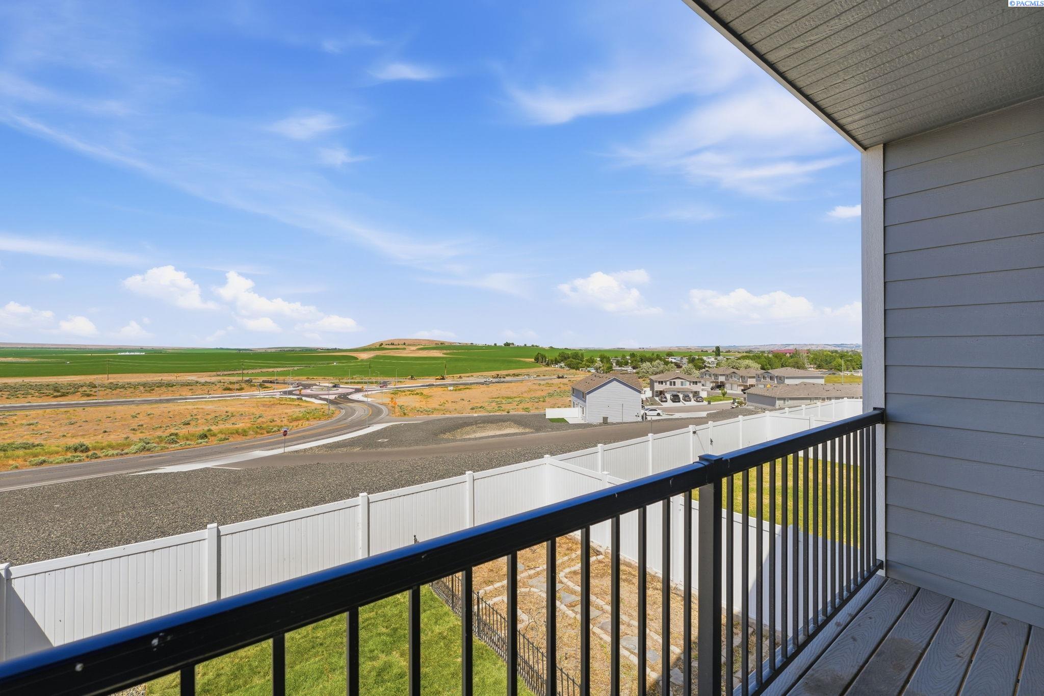 413 Bedrock Loop, West Richland, WA 99353