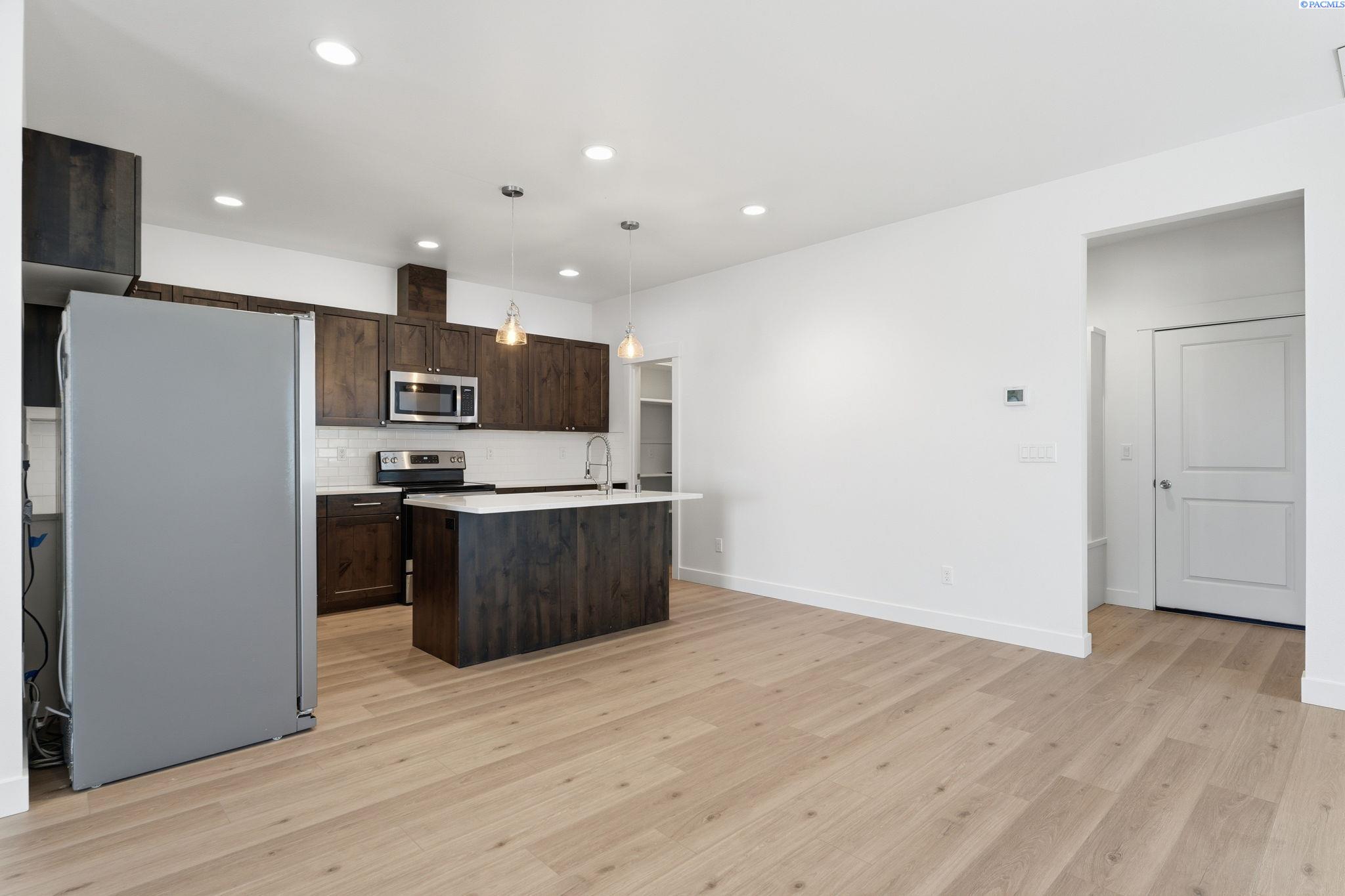 413 Bedrock Loop, West Richland, WA 99353