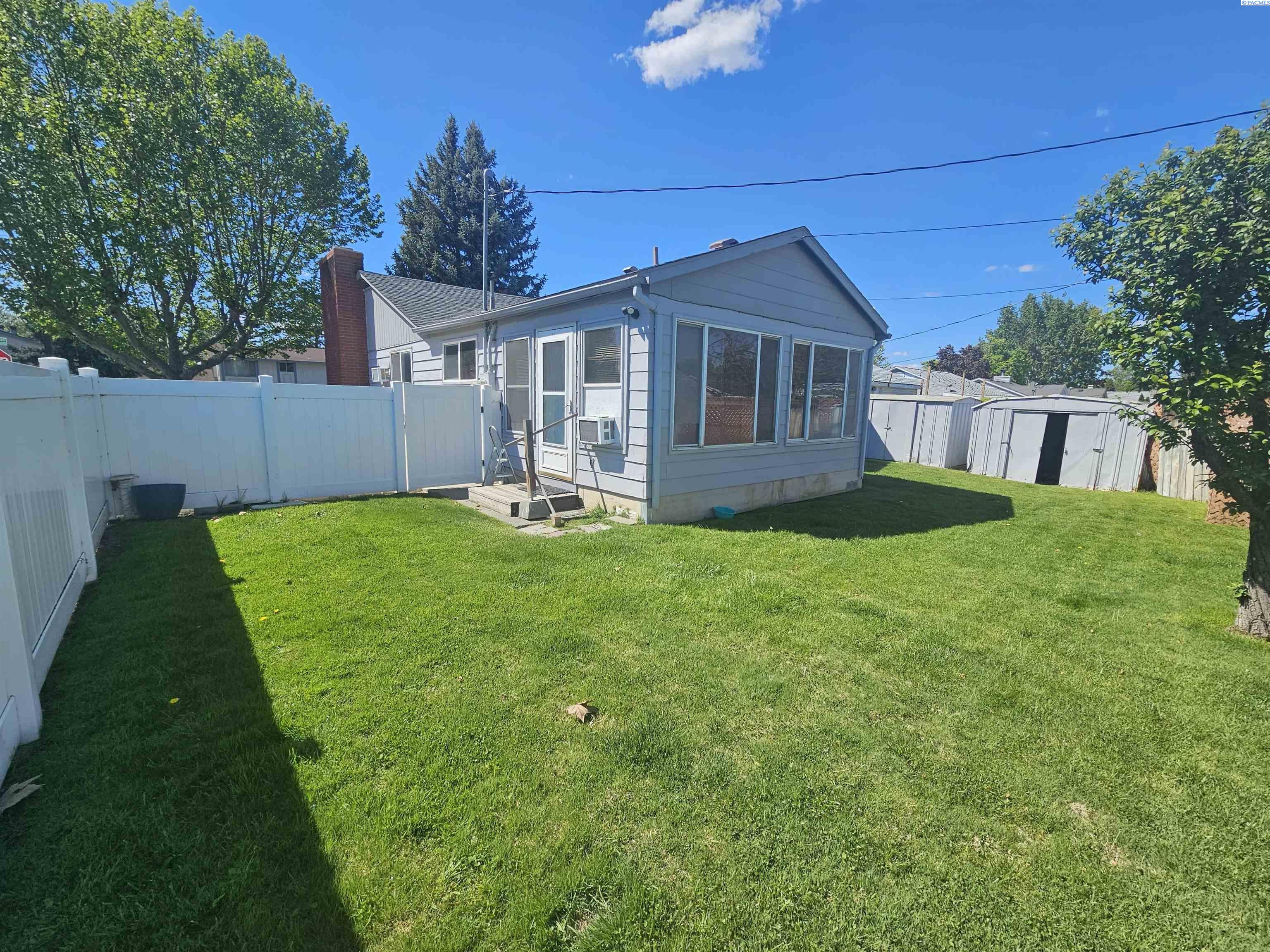 502 Wright Ave, Richland, WA 99352