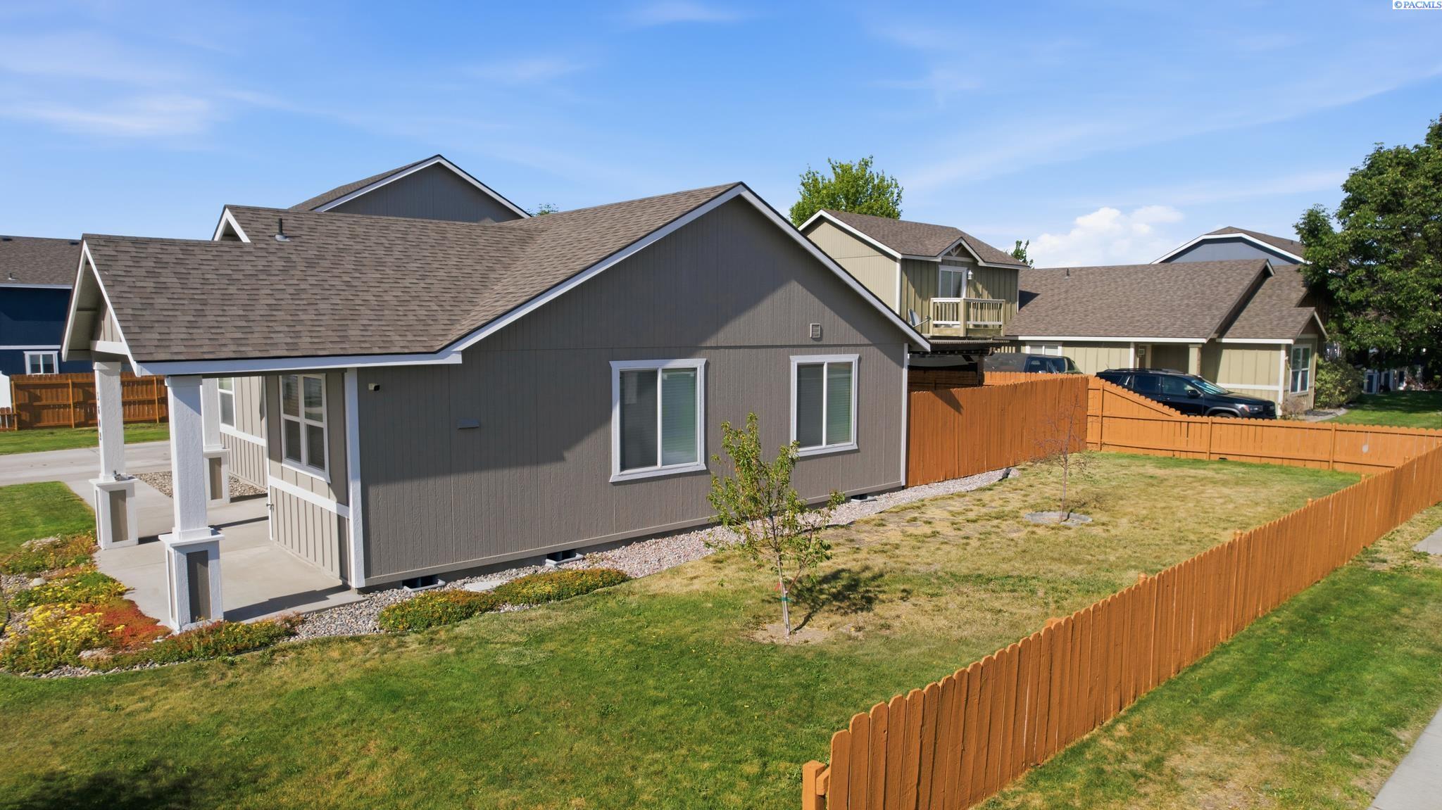 5609 Ochoco Ln, Pasco, WA 99301
