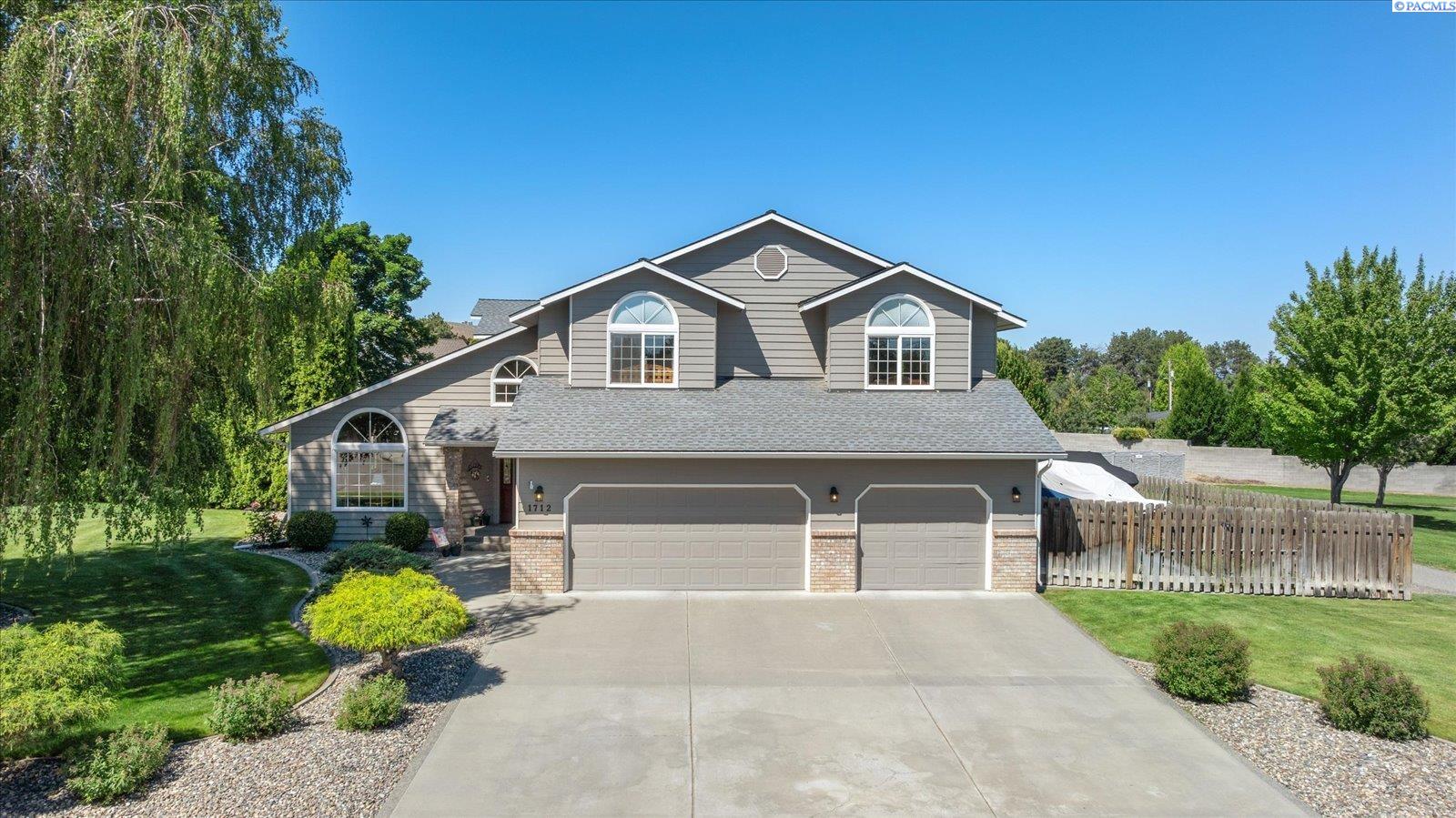 1712 Arthur St, Kennewick, WA 99338