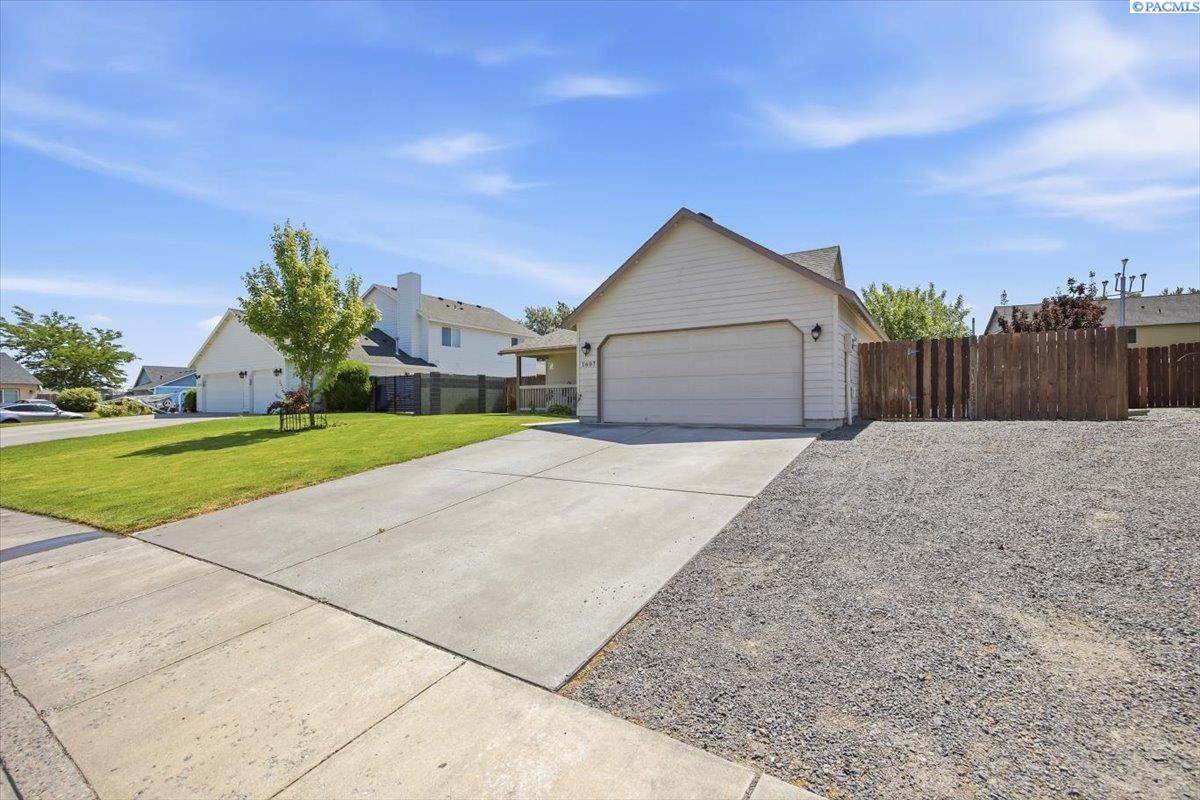 1607 33rd Ave, Kennewick, WA 99337