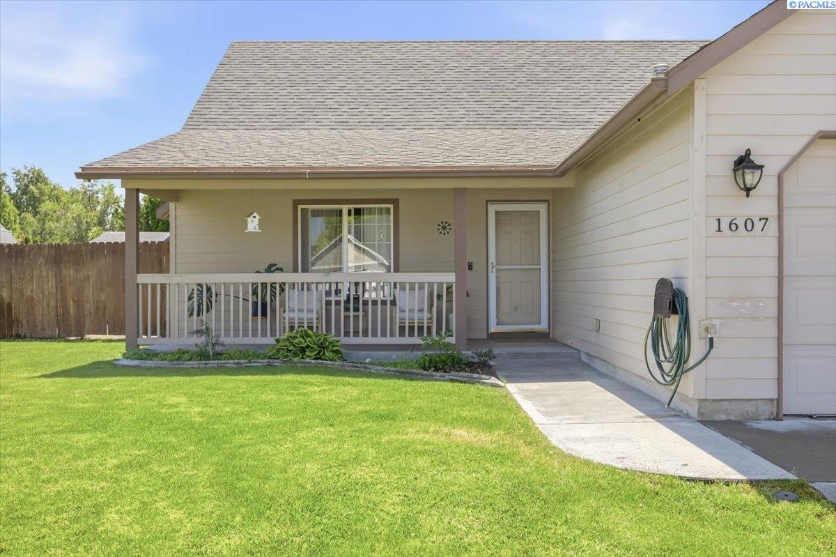 1607 33rd Ave, Kennewick, WA 99337
