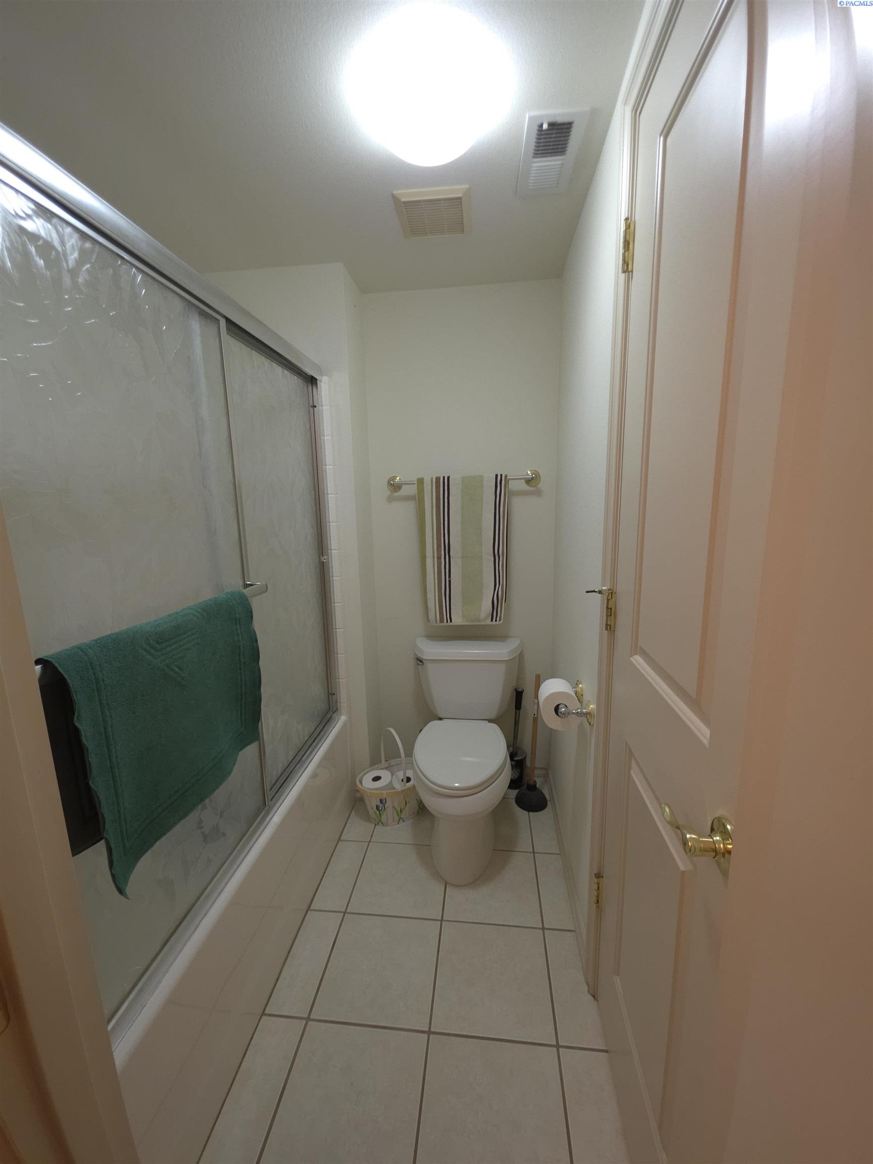1796 Bolleana Ave, Richland, WA 99352