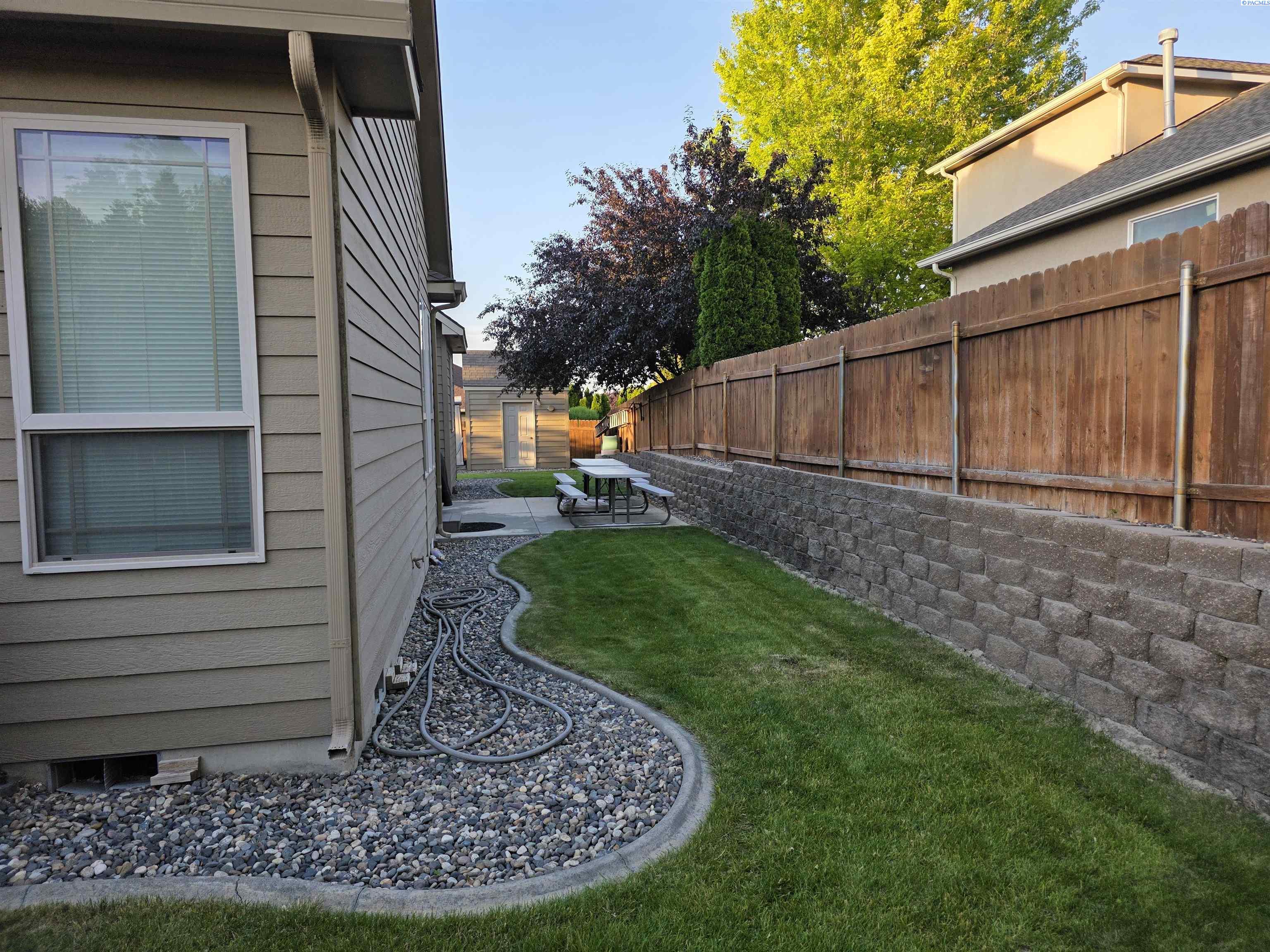 1796 Bolleana Ave, Richland, WA 99352