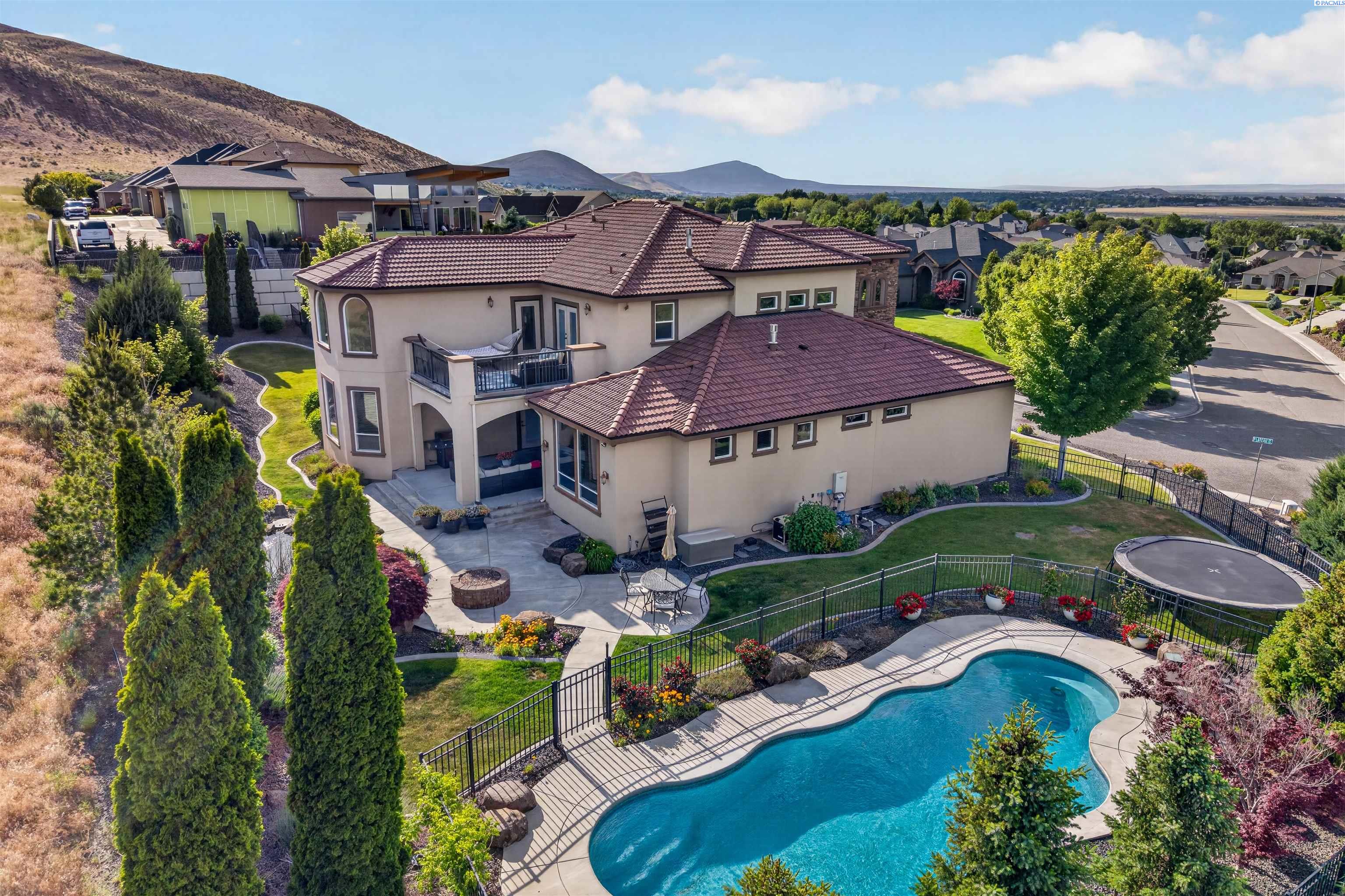 1273 Plateau Dr, Richland, WA 99352