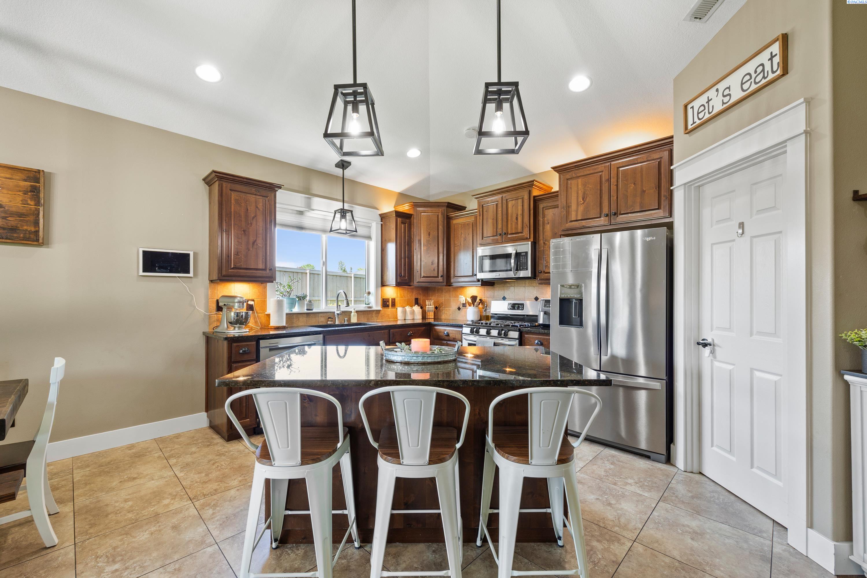4612 Meadow View Dr, Pasco, WA 99301