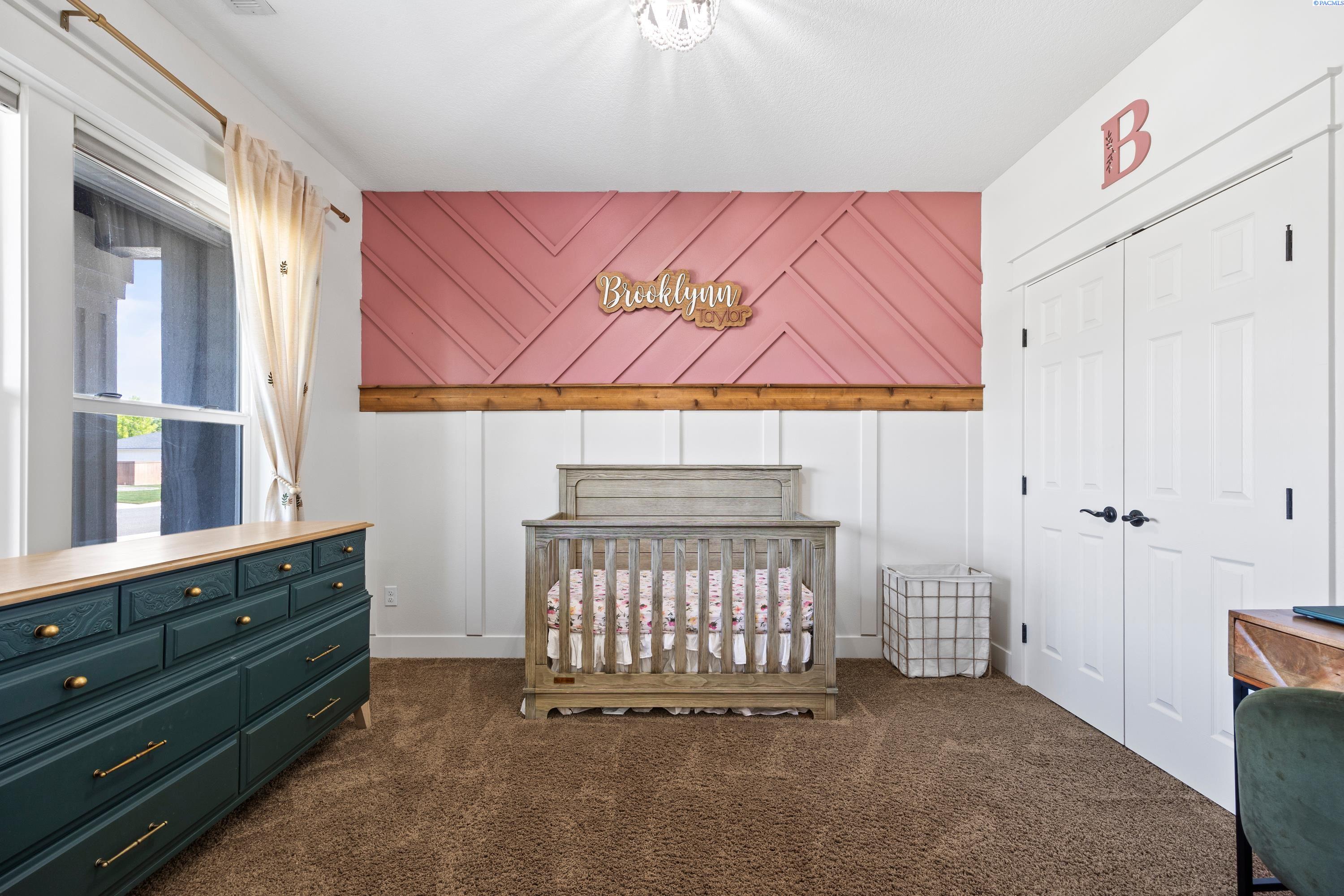 4612 Meadow View Dr, Pasco, WA 99301