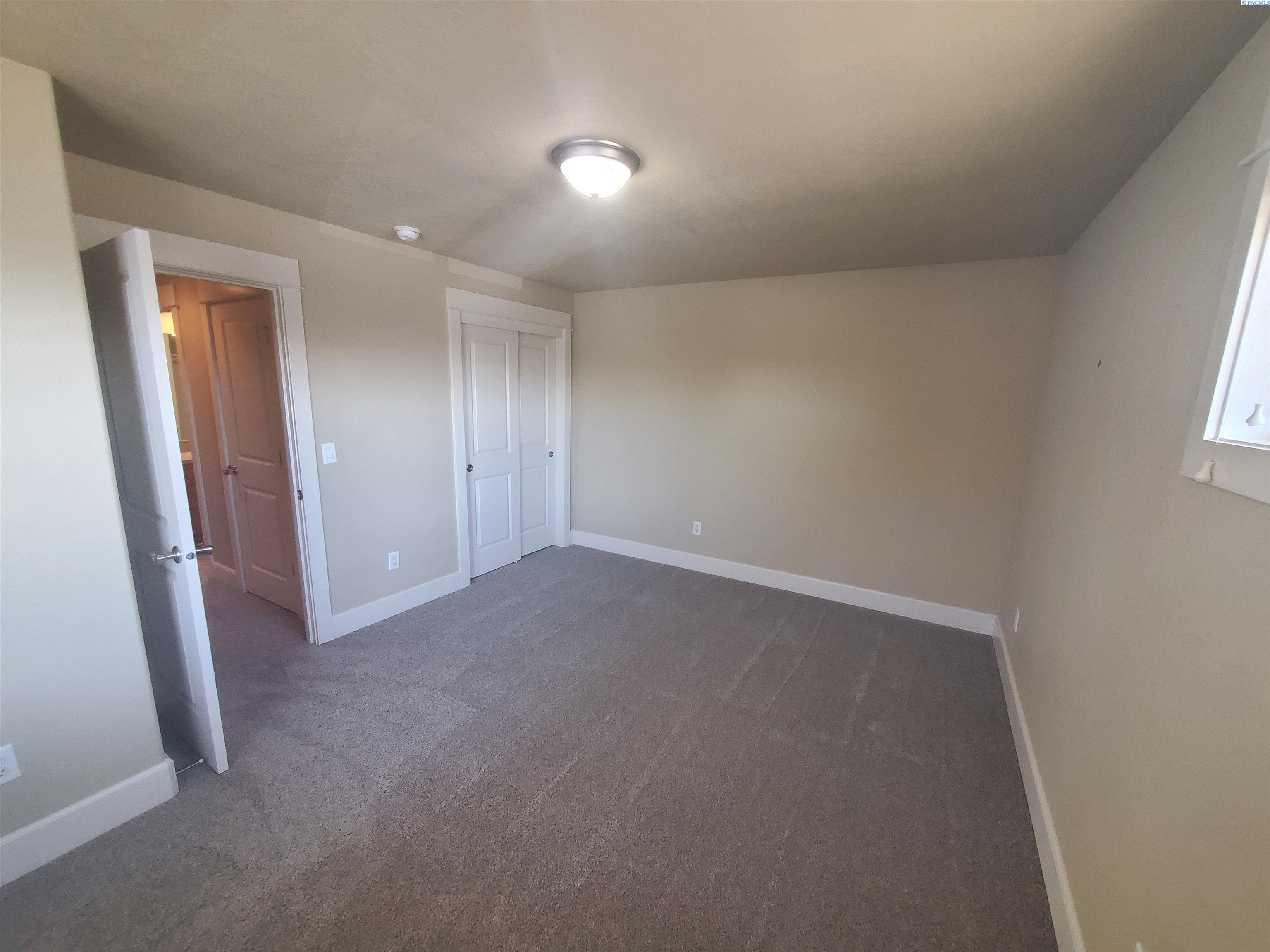 495 Columbia Point Dr, Richland, WA 99352