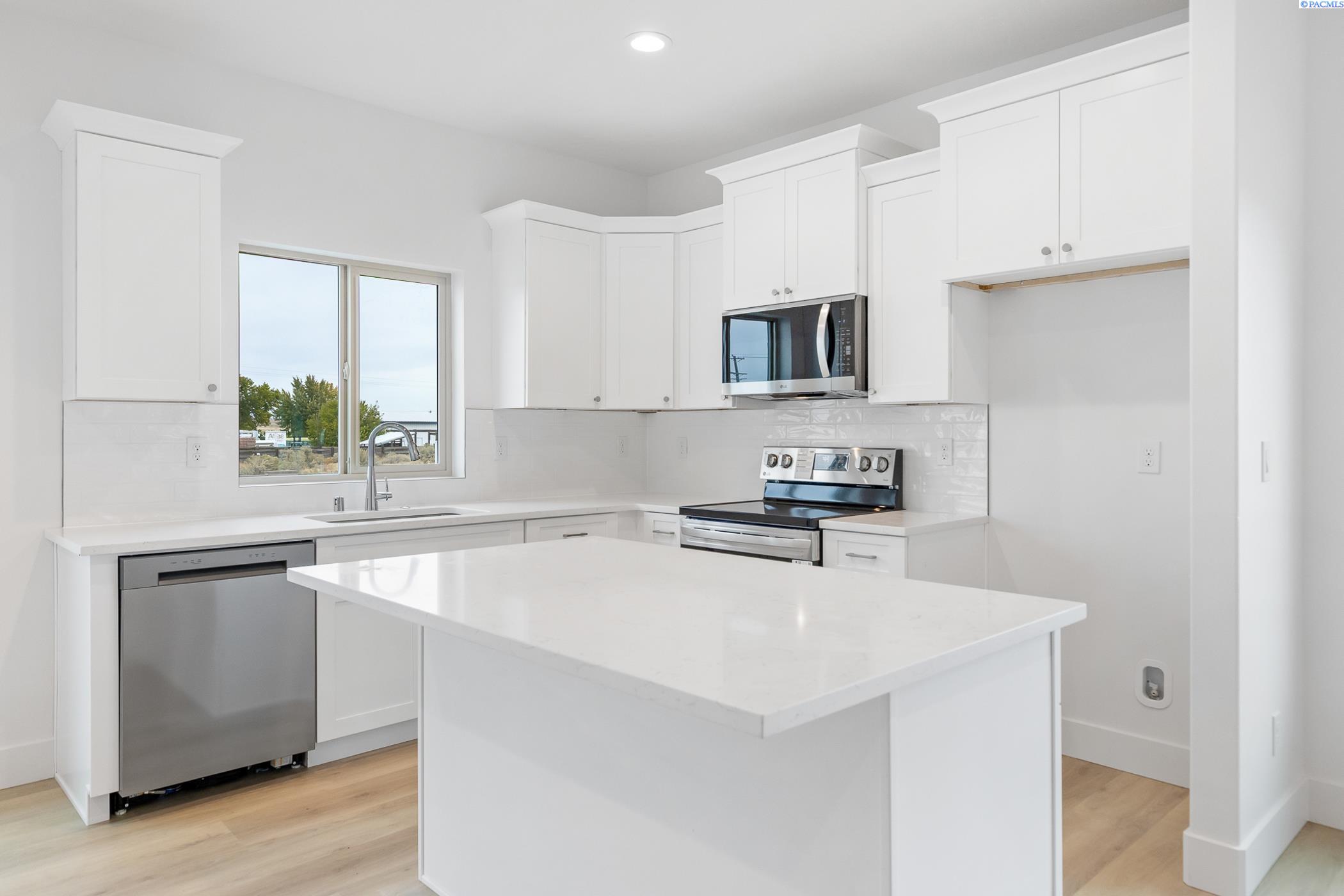 7632 Grapevine Ct, West Richland WA 99353