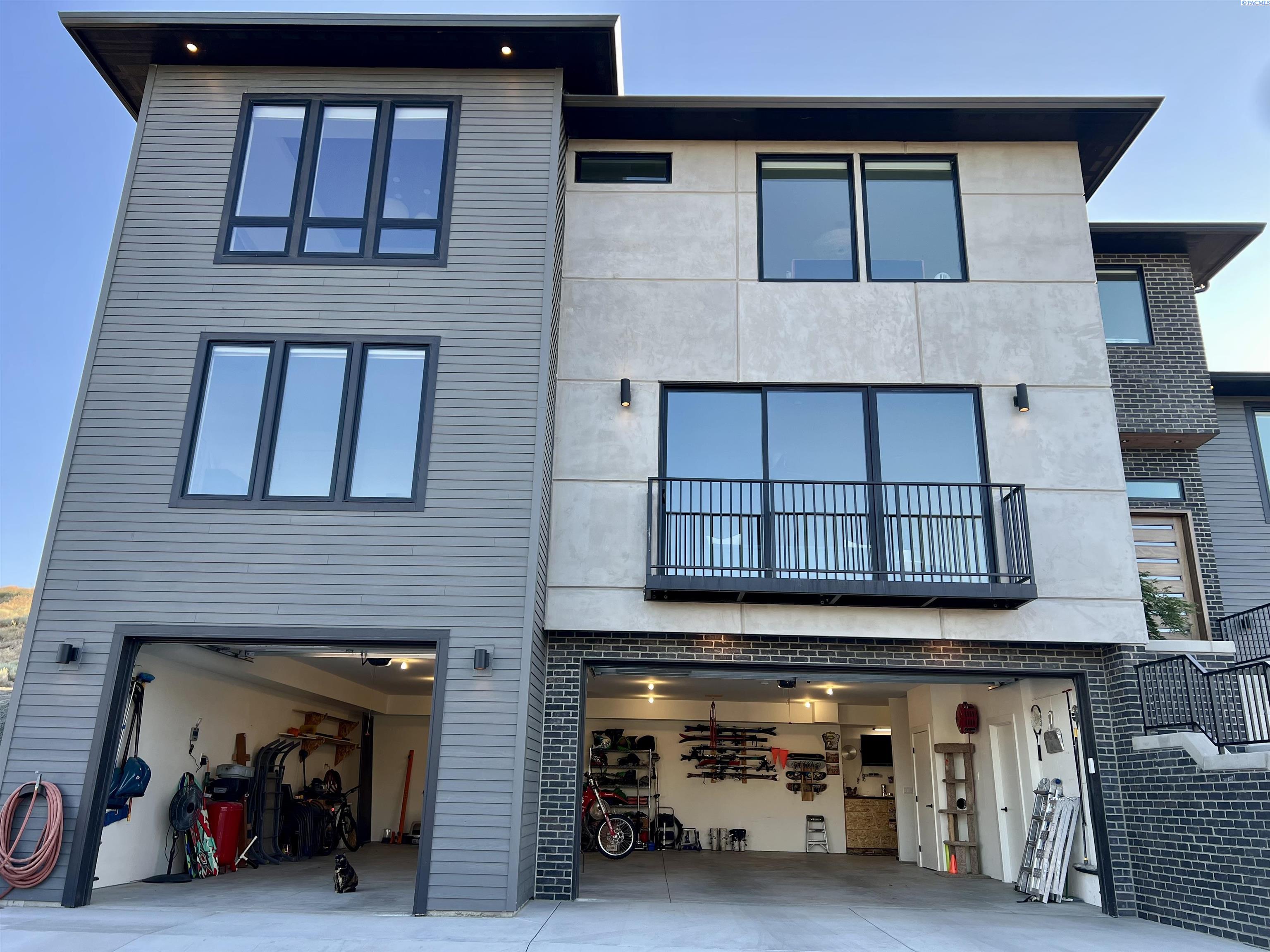 5001 Hershey Ln, West Richland, WA 99353