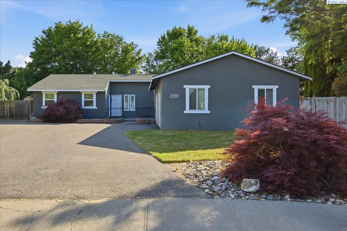 2508 S Edison Pl, Kennewick, WA 99338