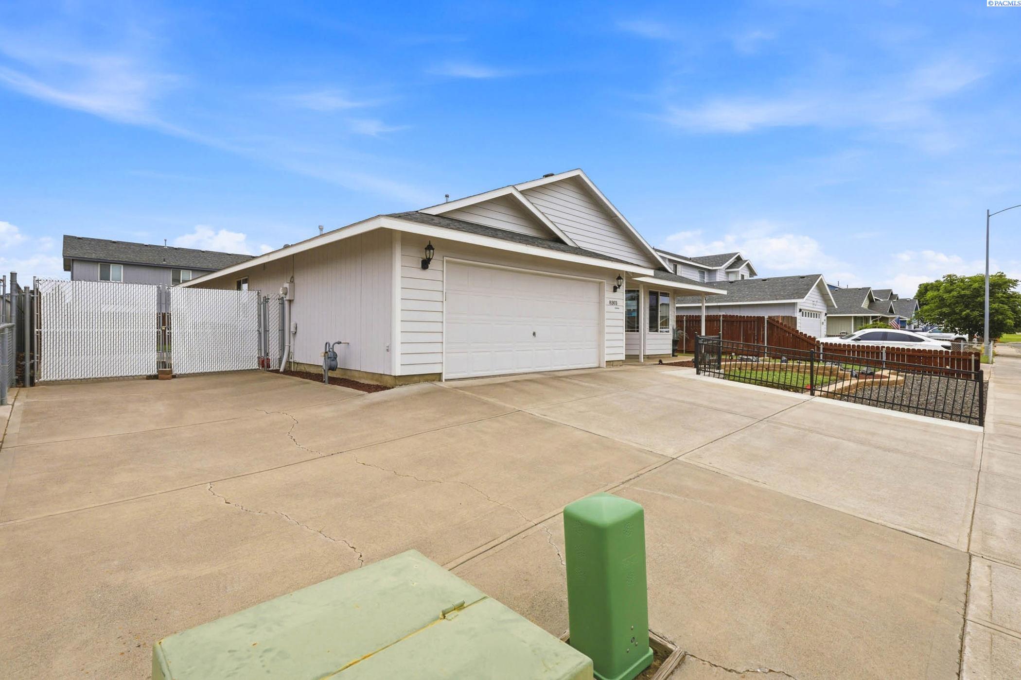 8303 Wrigley Dr, Pasco, WA 99301