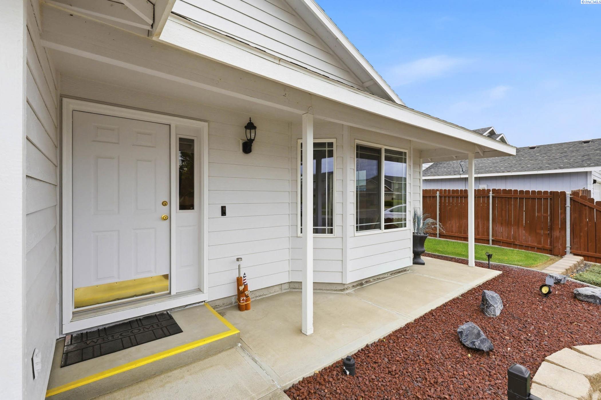 8303 Wrigley Dr, Pasco, WA 99301