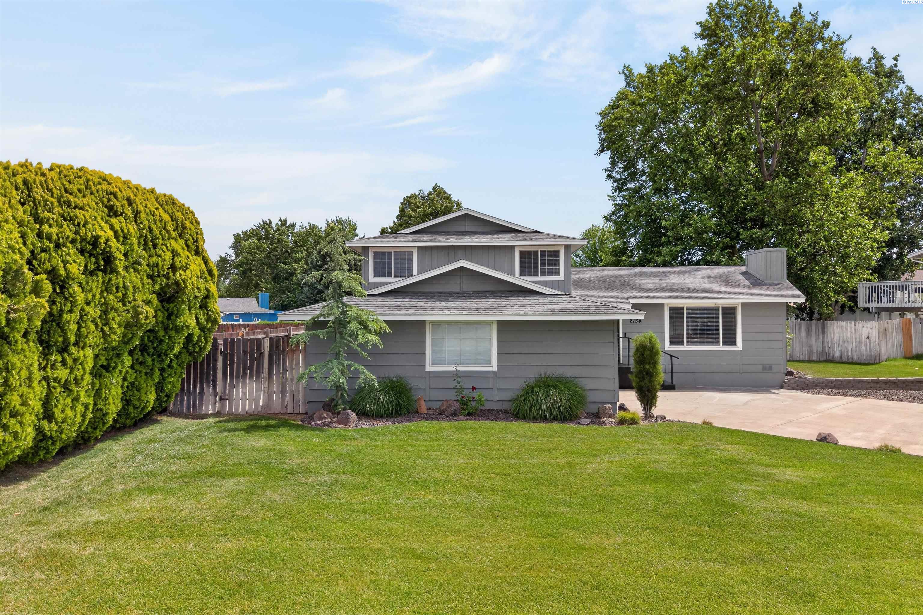 2134 Blue Jay Ln, West Richland, WA 99353
