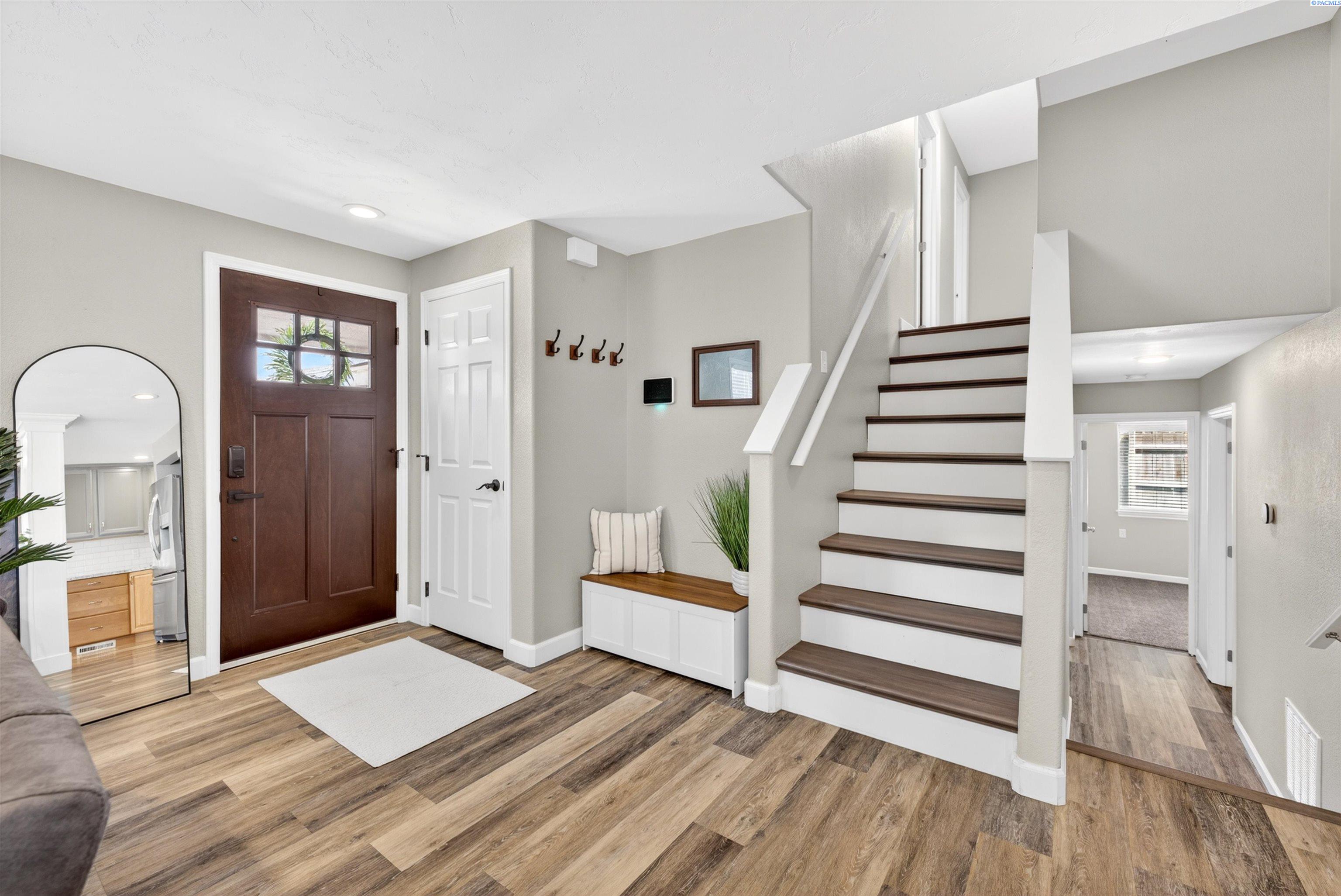 2134 Blue Jay Ln, West Richland, WA 99353