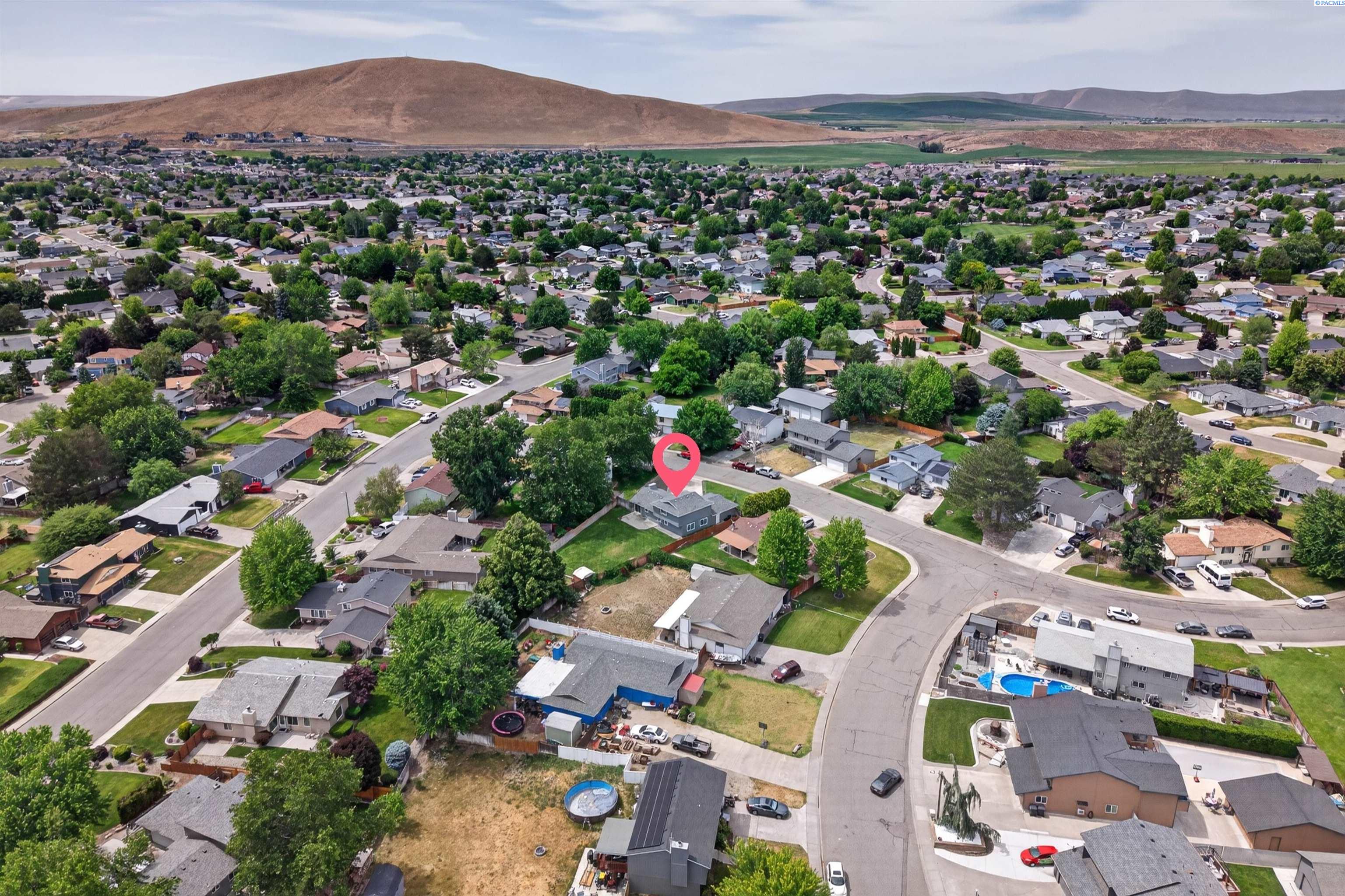 2134 Blue Jay Ln, West Richland, WA 99353