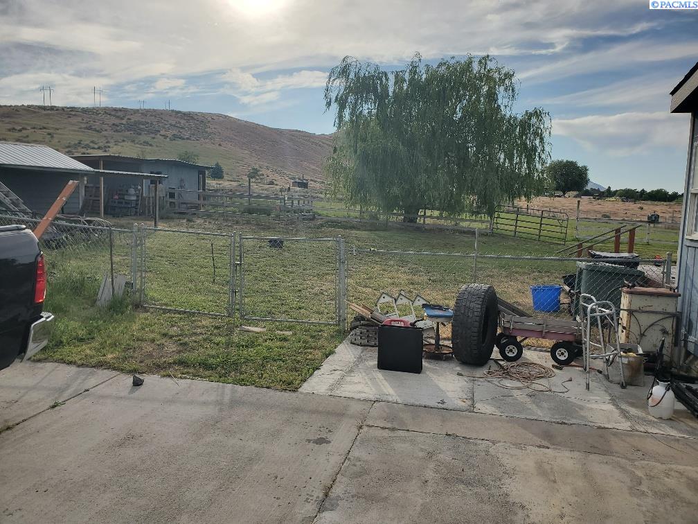 43808 Mountain Pl, Benton City, WA 99320