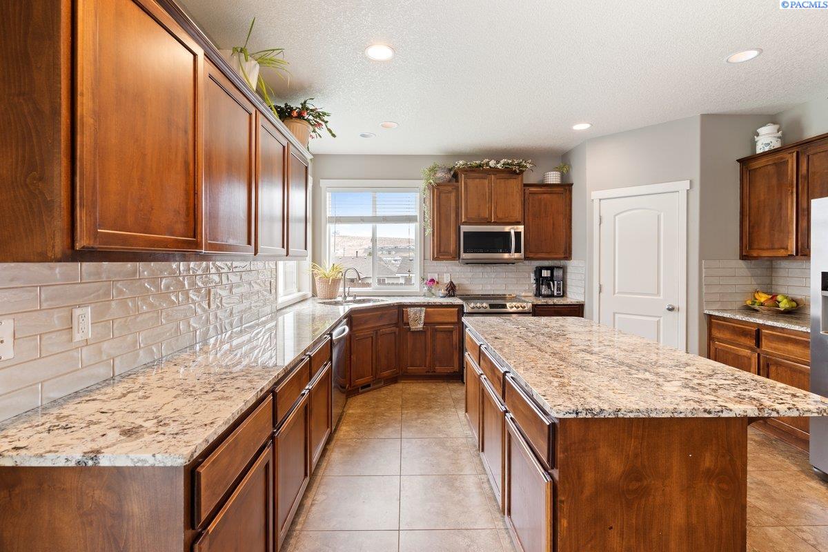 3728 Lincoln St, Kennewick, WA 99338