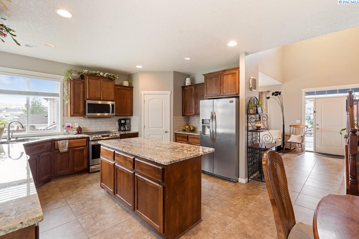 3728 Lincoln St, Kennewick, WA 99338