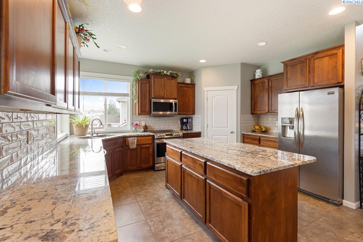 3728 Lincoln St, Kennewick, WA 99338