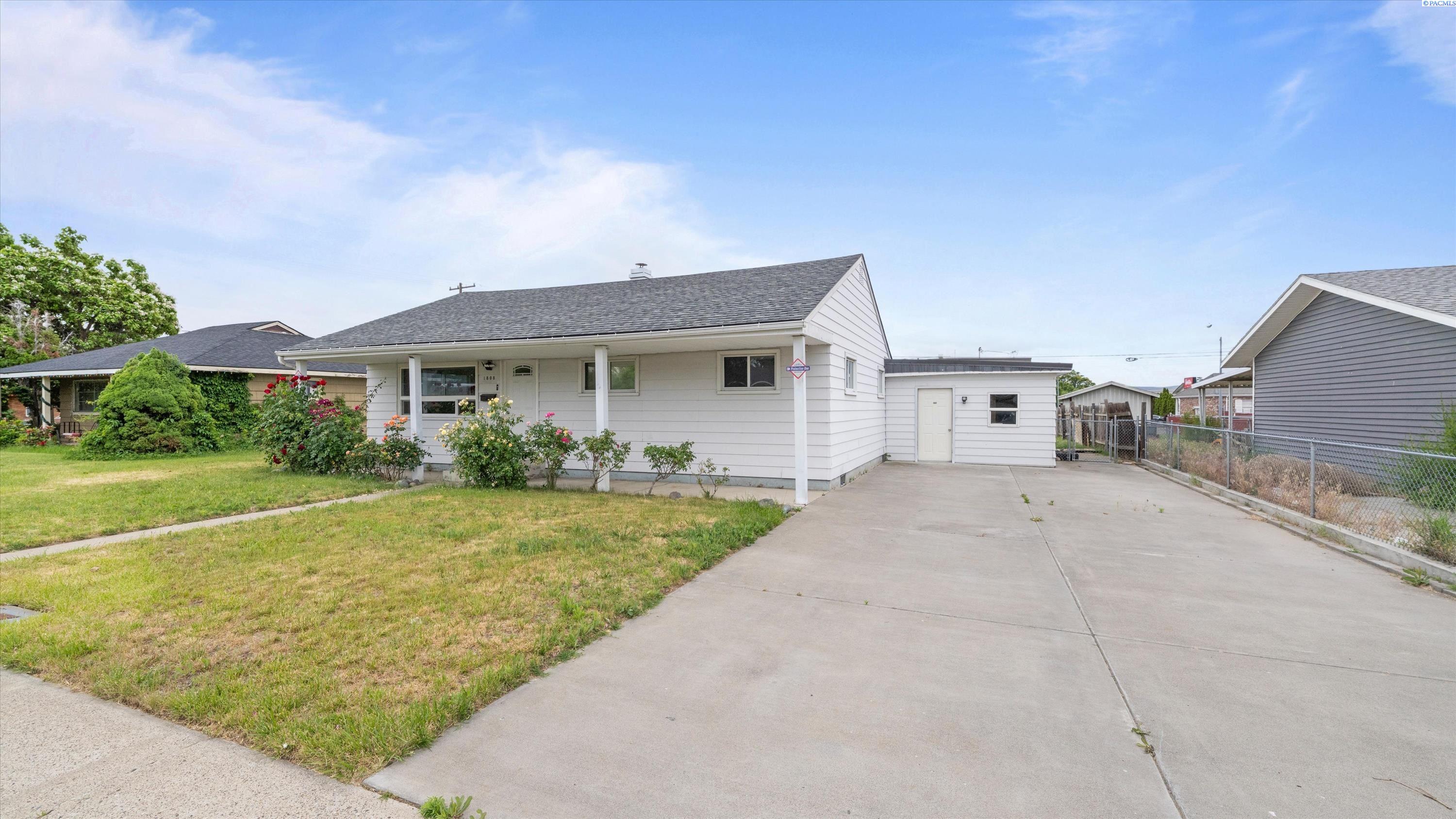 1808 Nixon St, Pasco, WA 99301